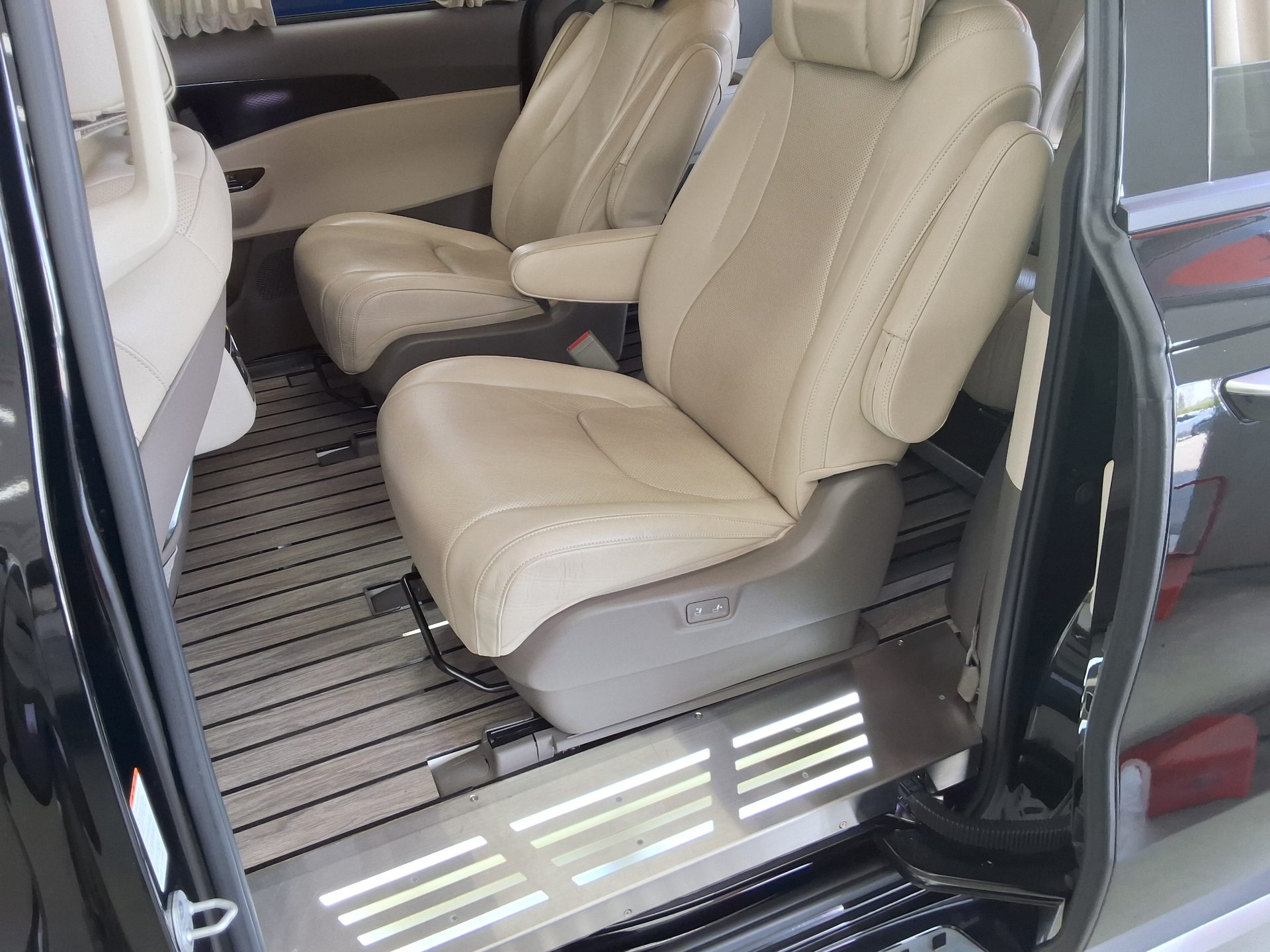 2021 - kia carnival