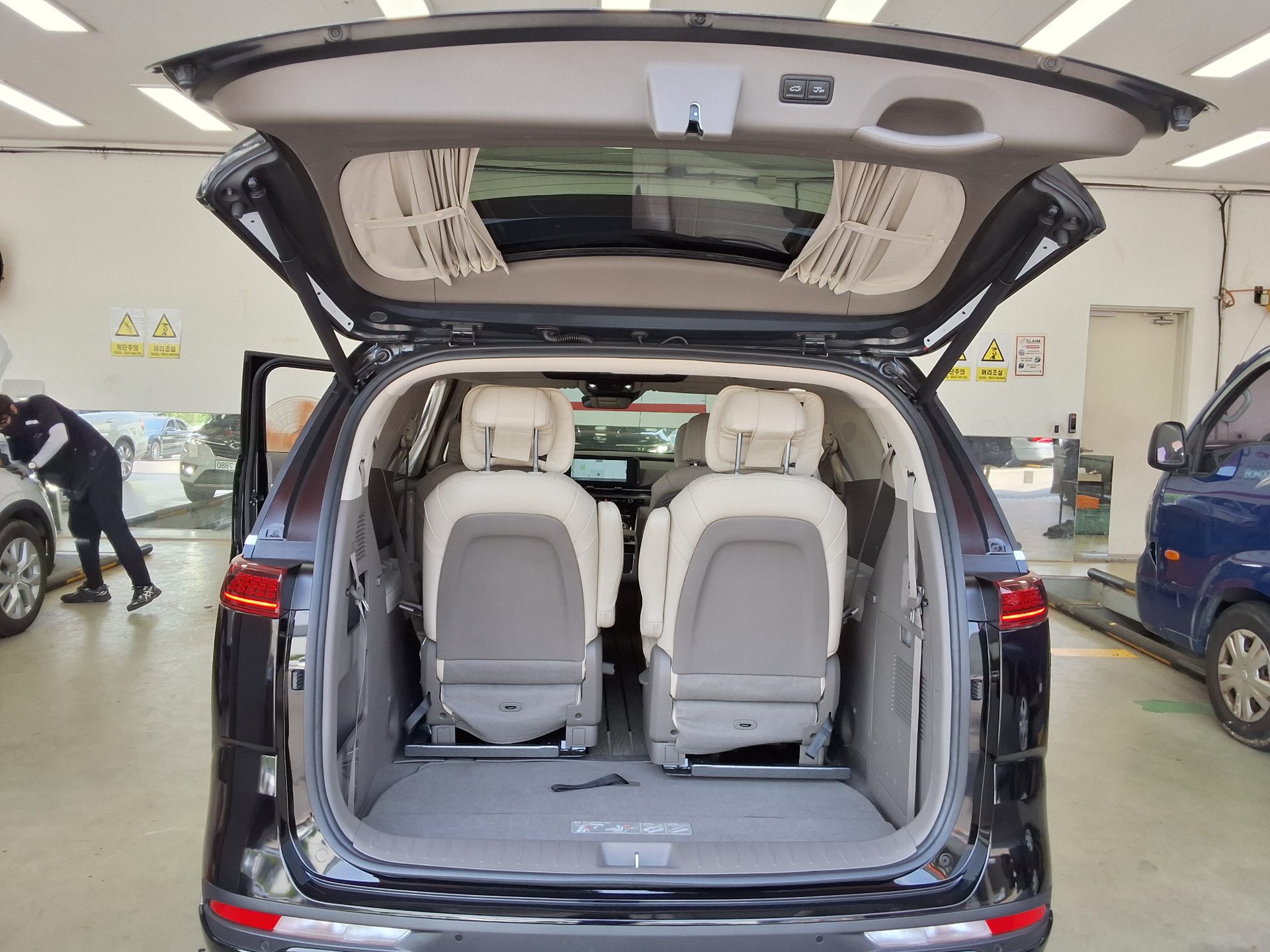 2021 - kia carnival