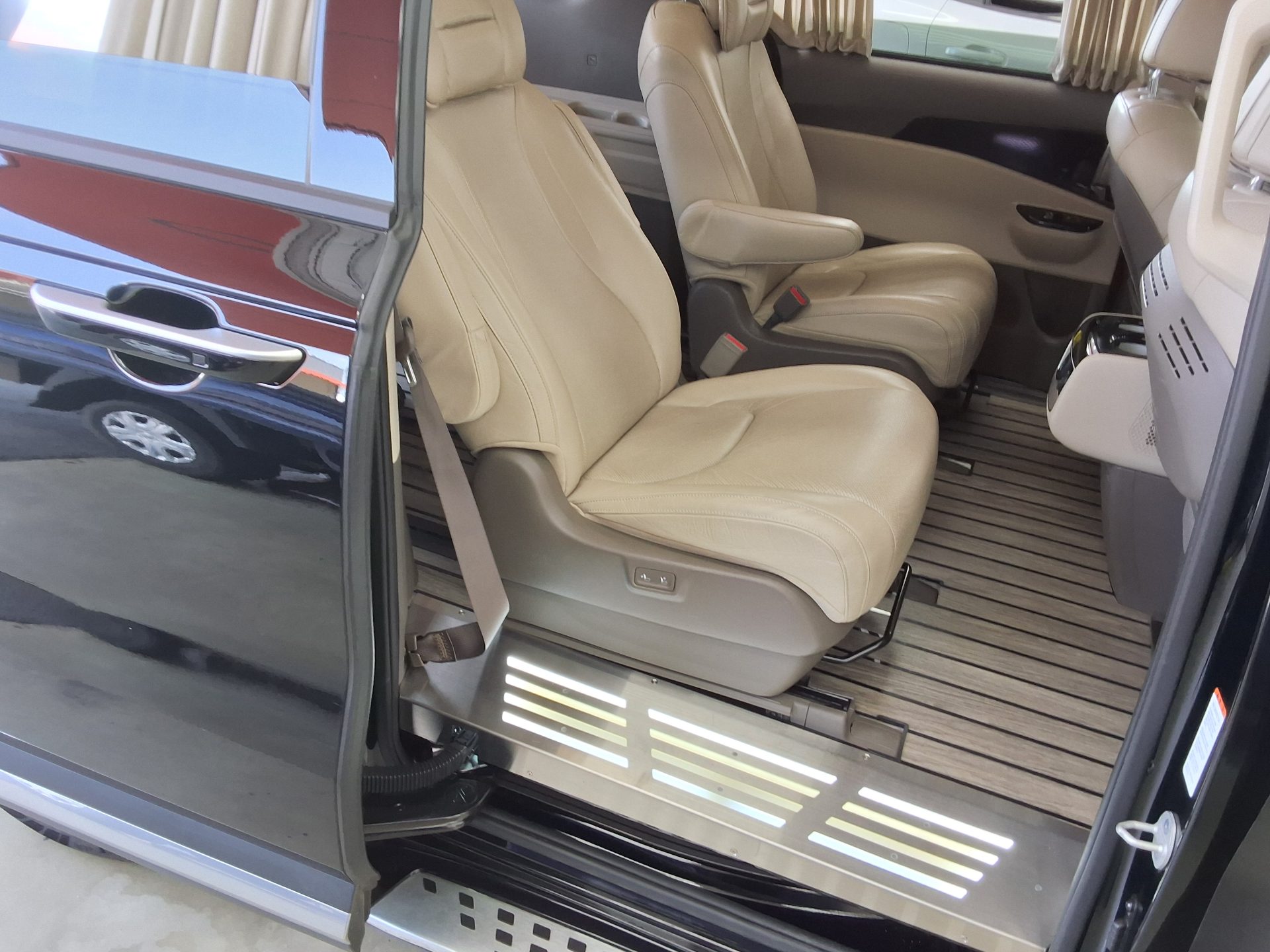 2021 - kia carnival