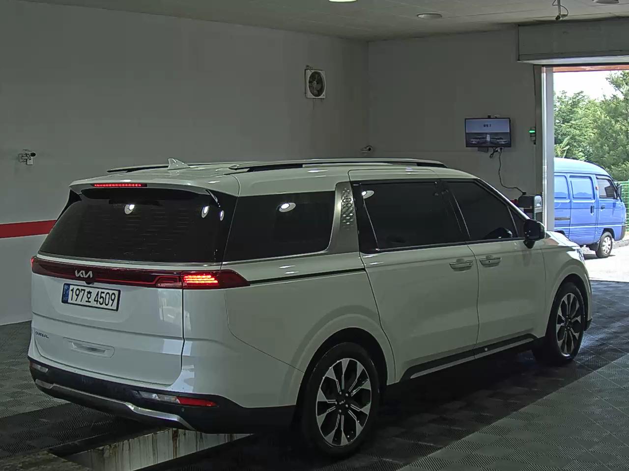 2023 - kia carnival