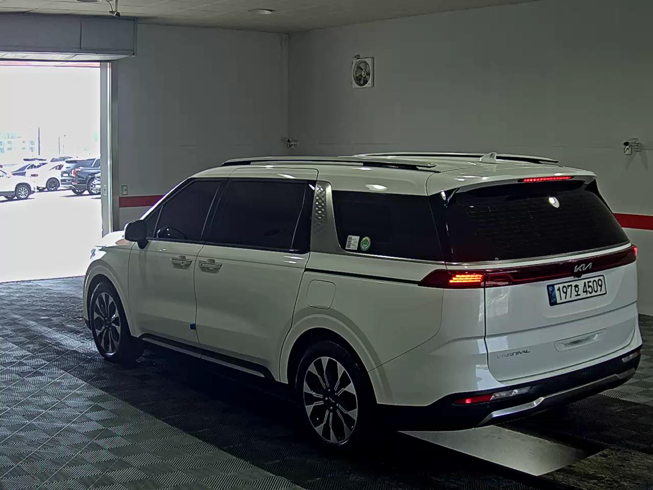 2023 - kia carnival
