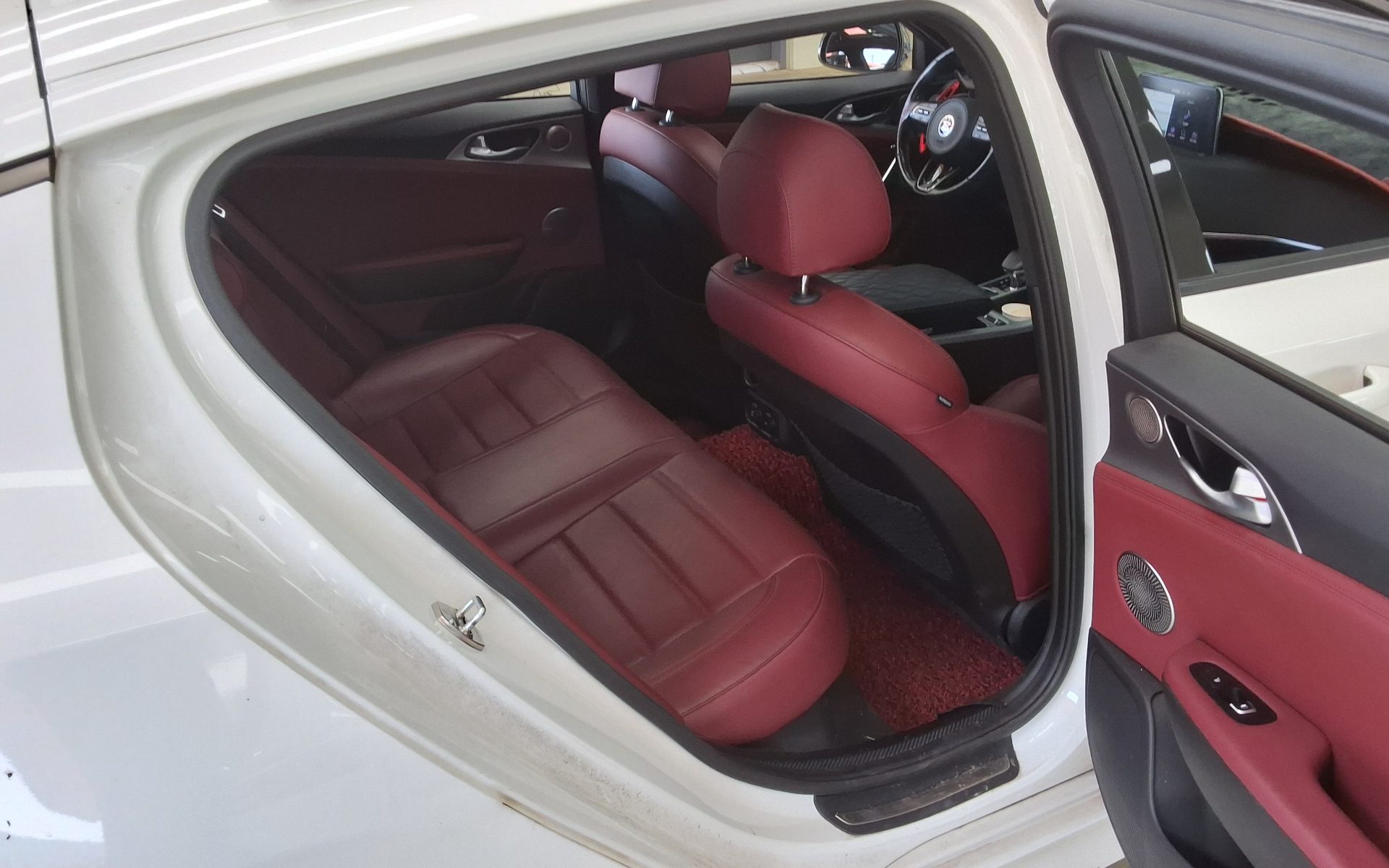 2020 - kia stinger