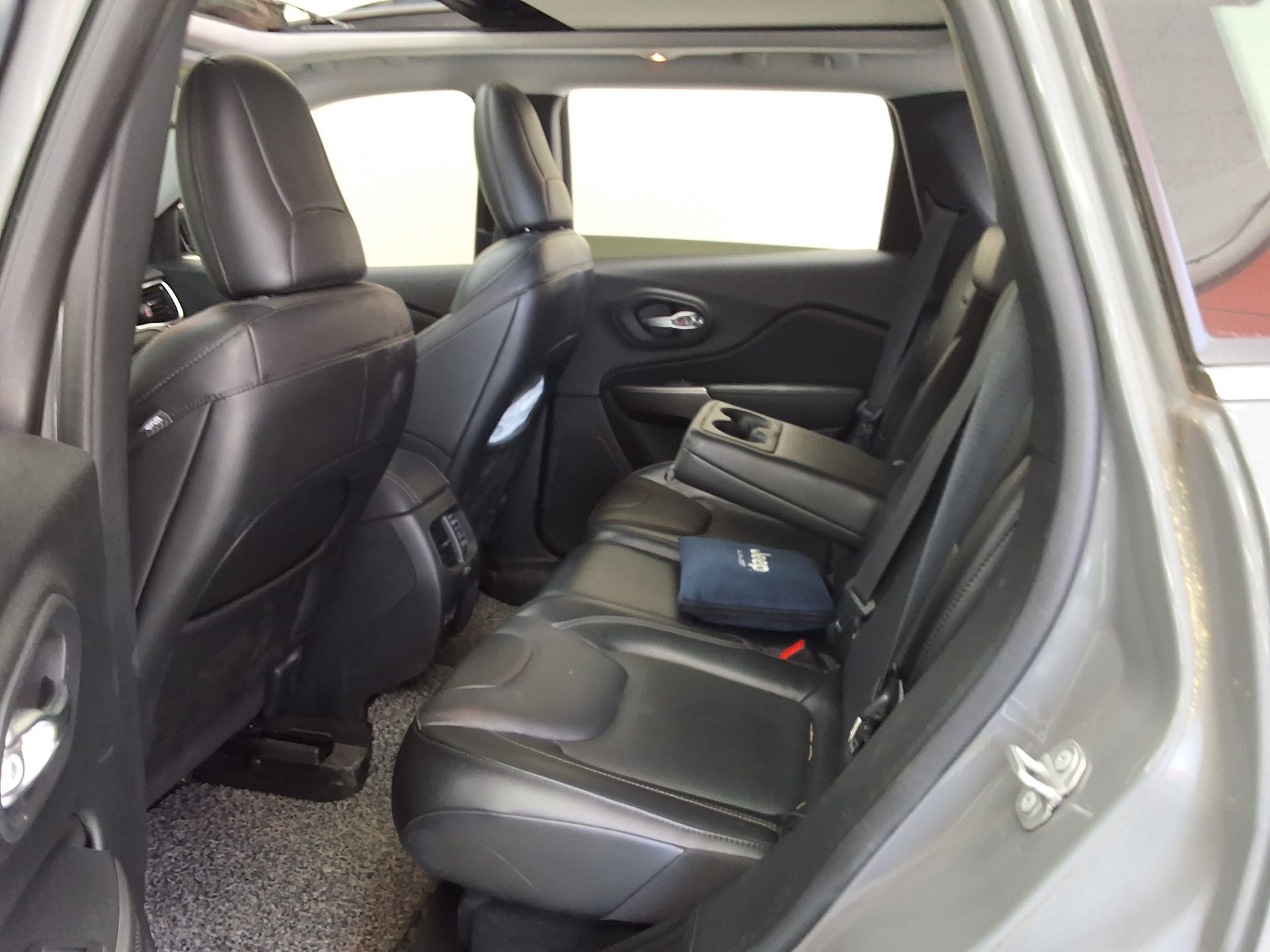 2021 - jeep cherokee