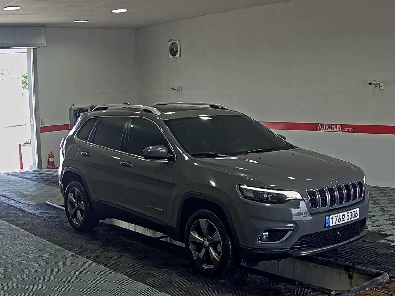 2021 - jeep cherokee