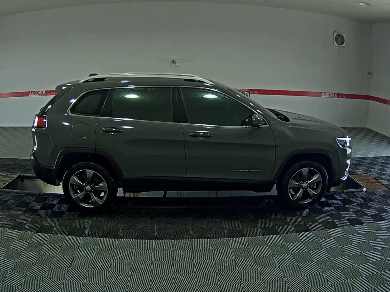 2021 - jeep cherokee