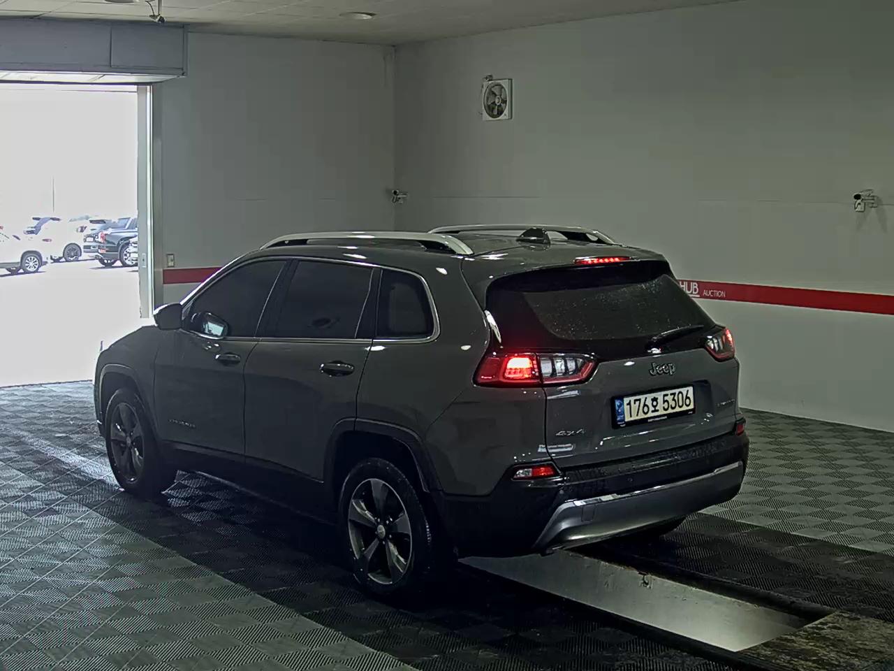 2021 - jeep cherokee