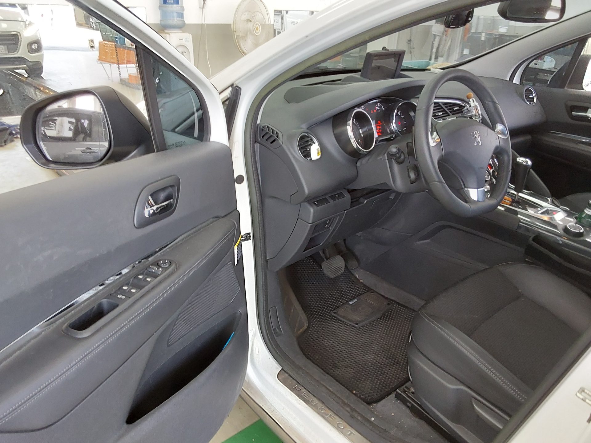 2014 - peugeot 3008