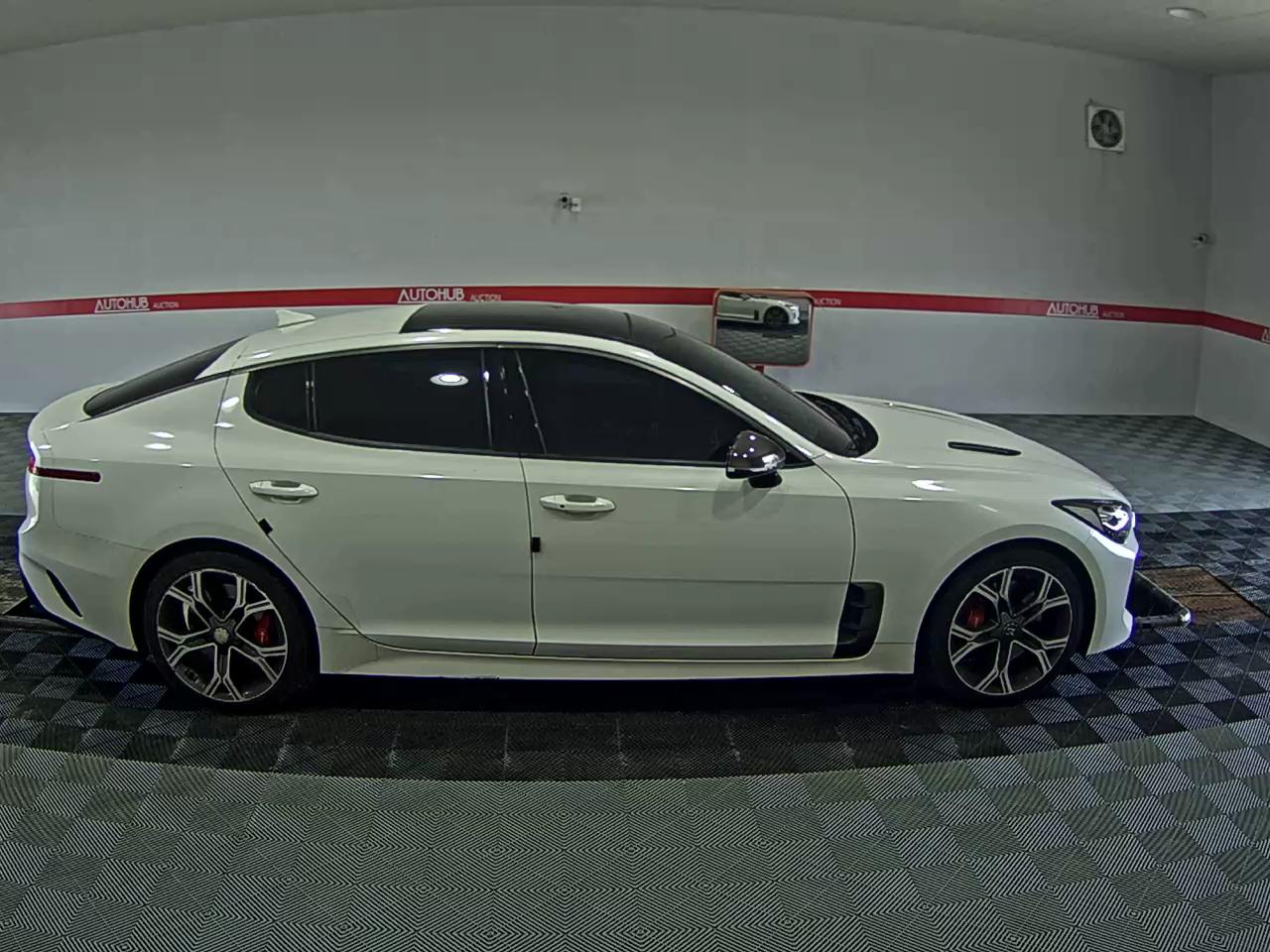 2020 - kia stinger