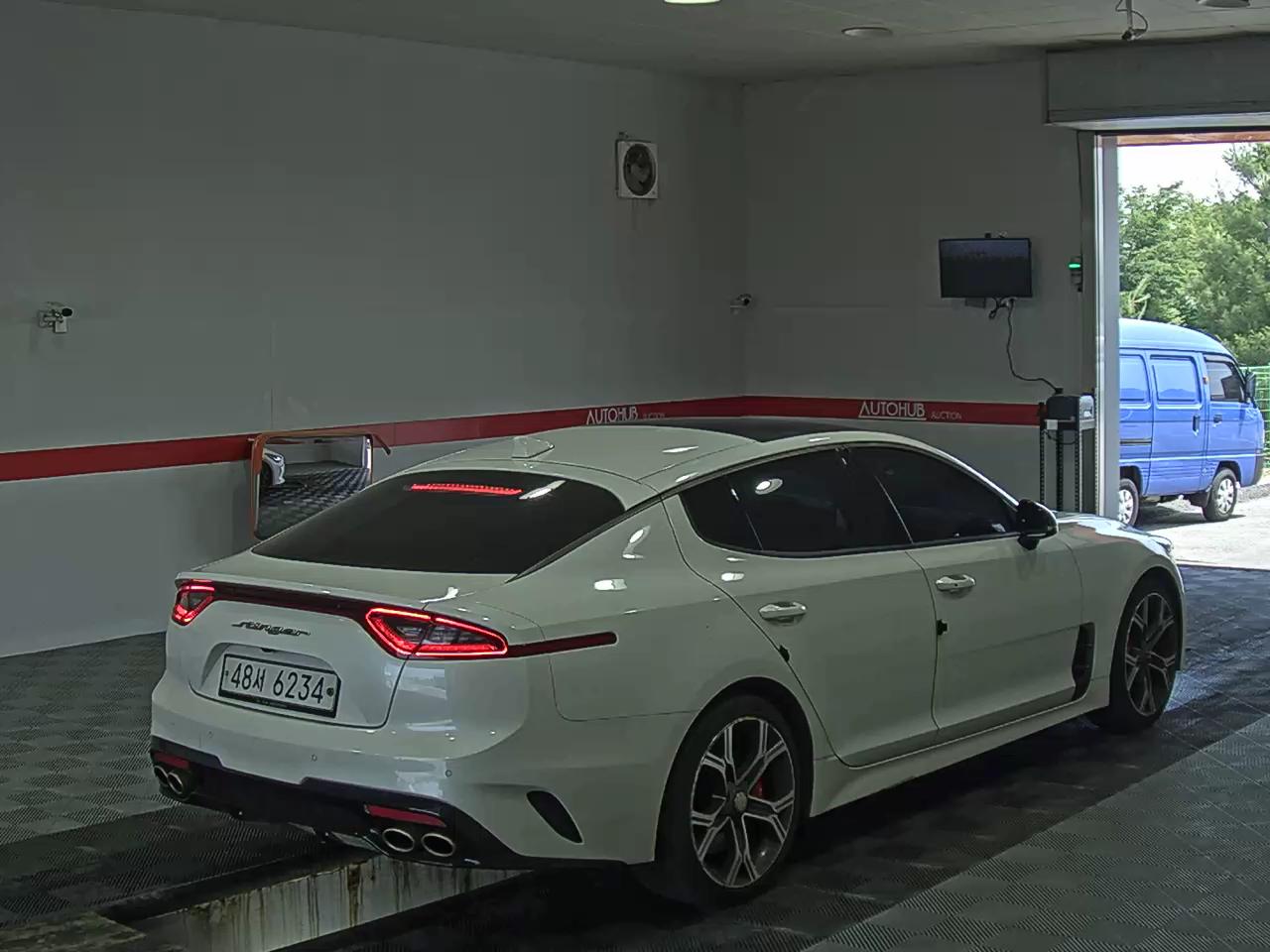 2020 - kia stinger