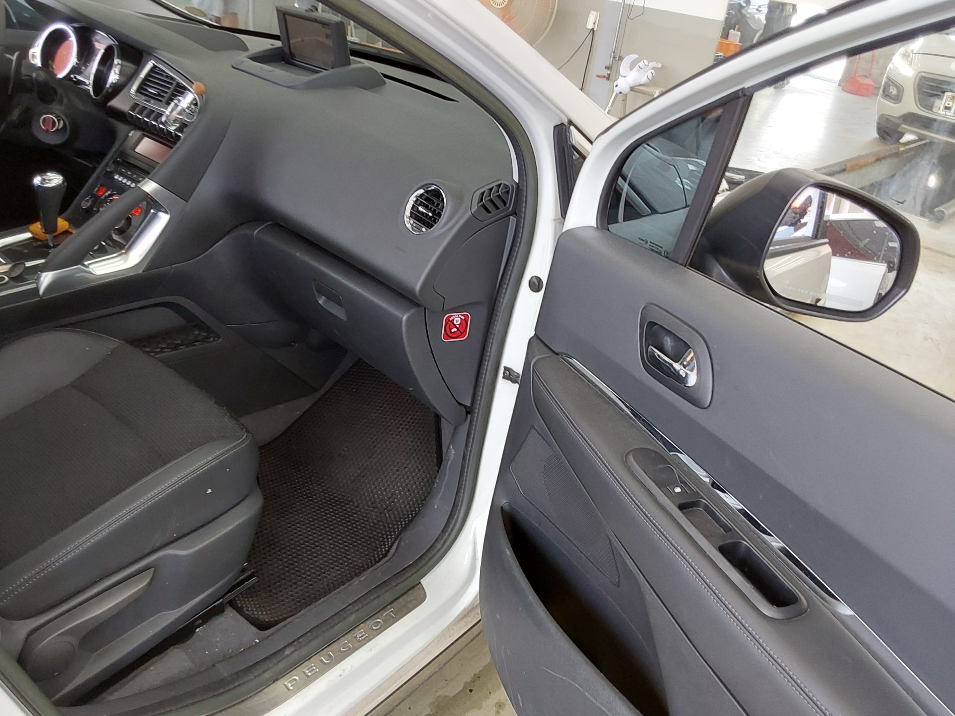 2014 - peugeot 3008