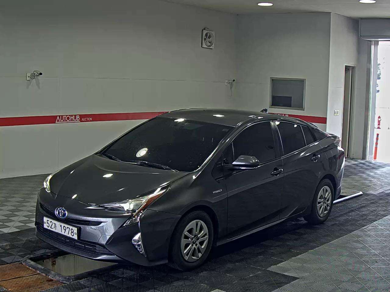 2018 - toyota prius