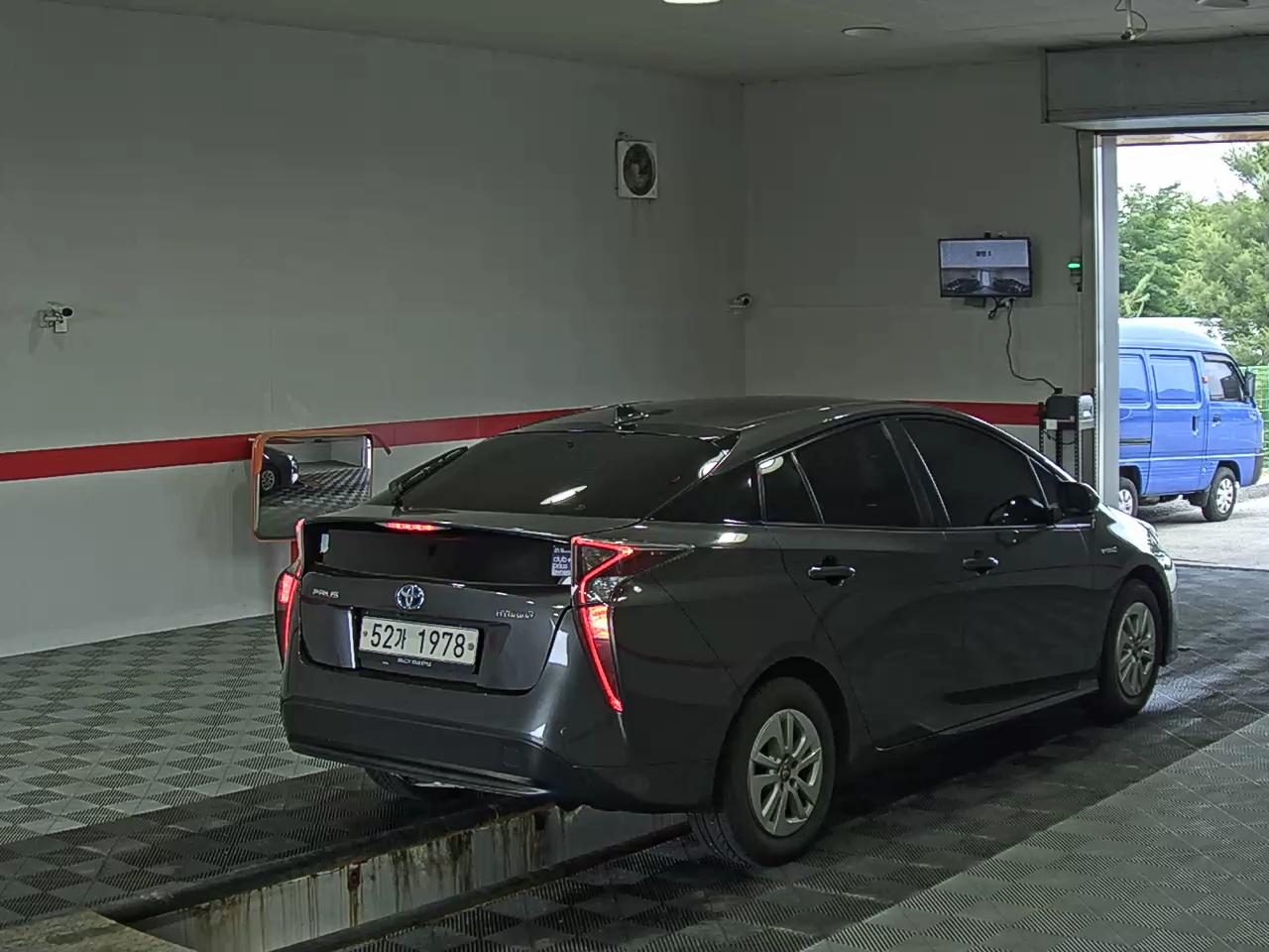 2018 - toyota prius