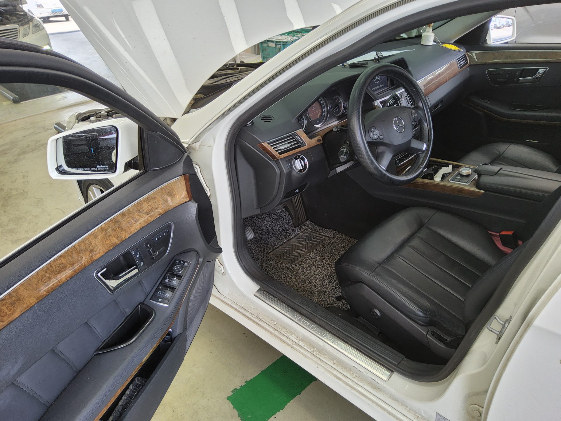 2011 - mercedes-benz e300