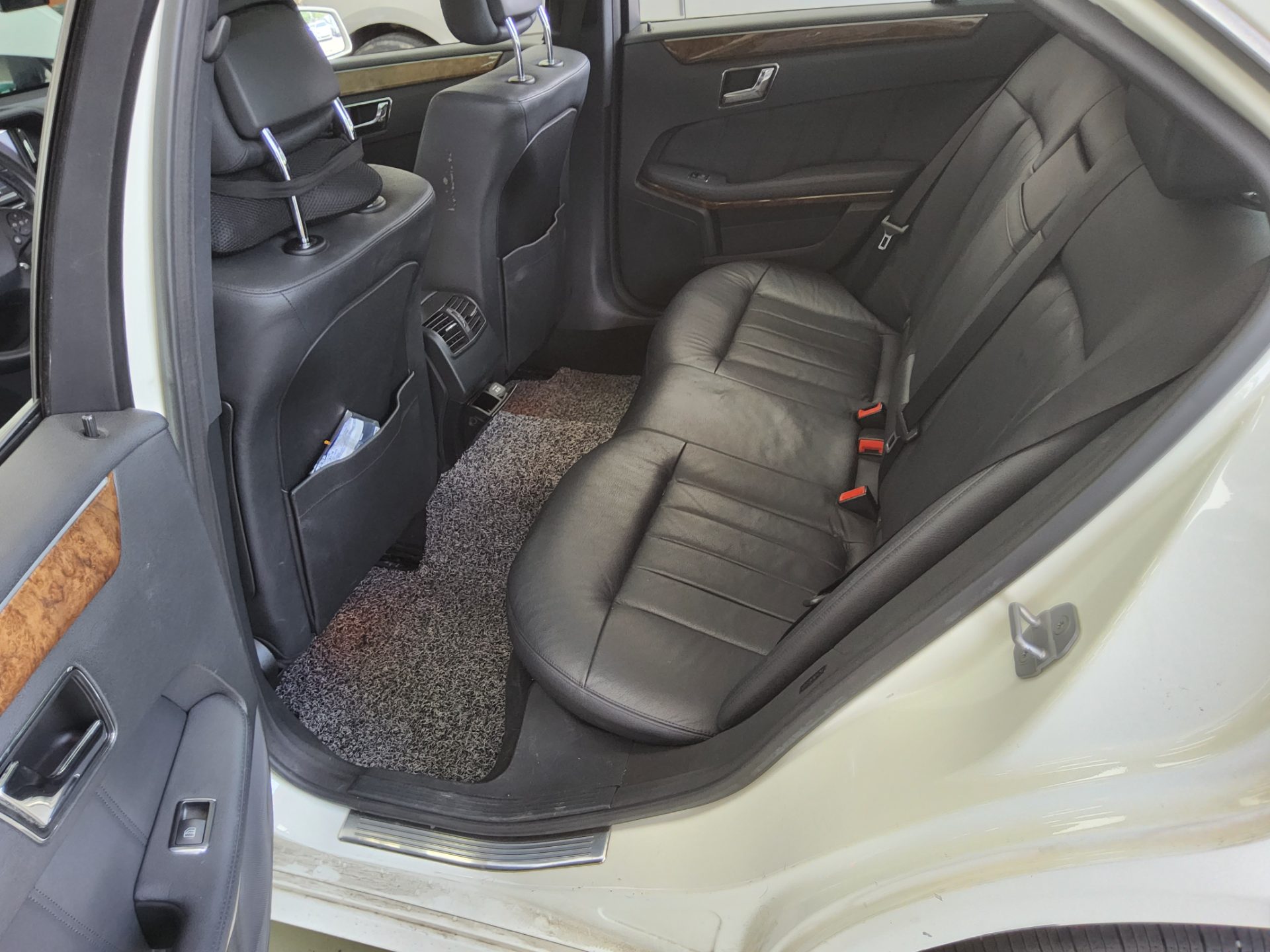 2011 - mercedes-benz e300