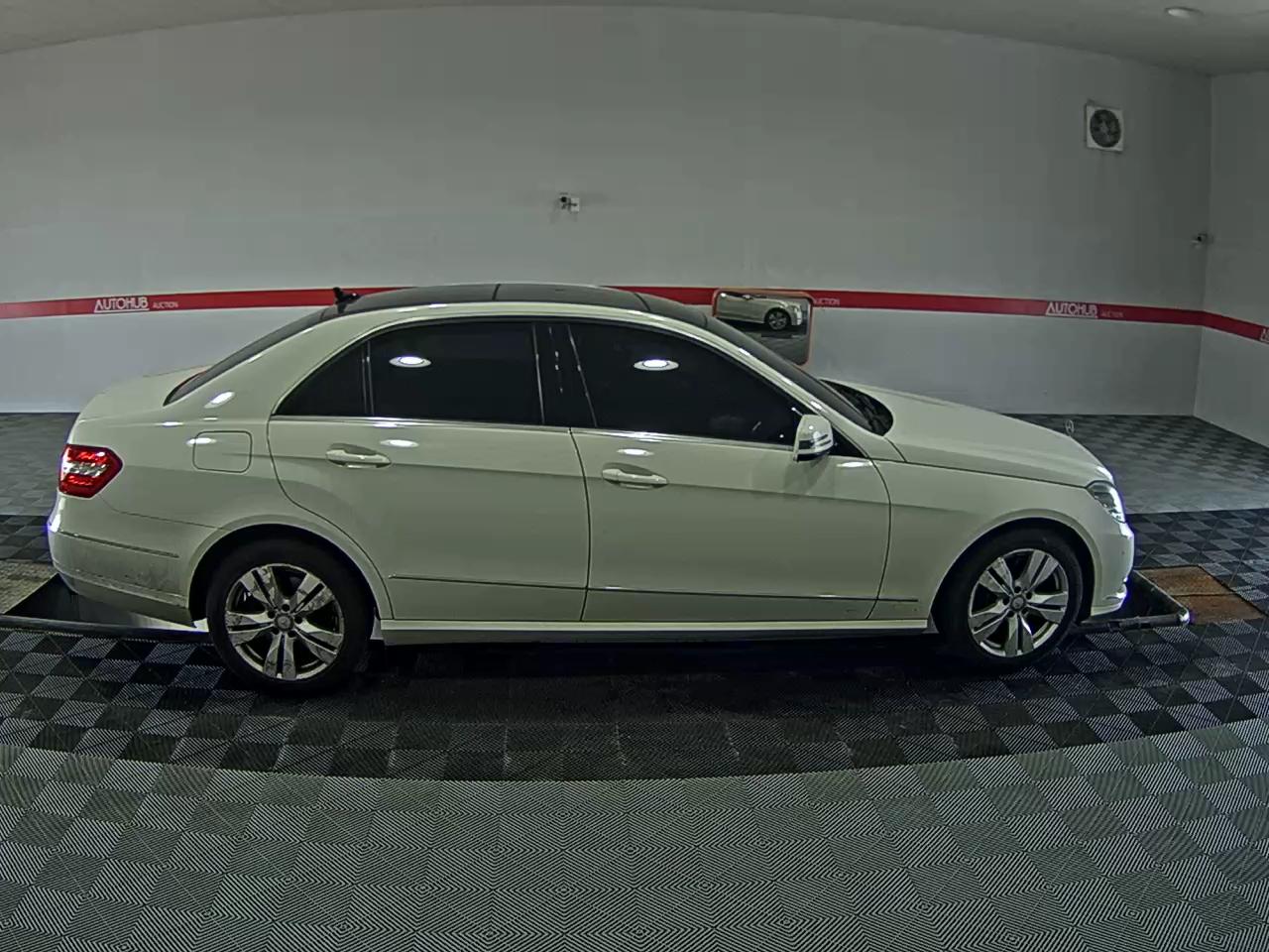 2011 - mercedes-benz e300