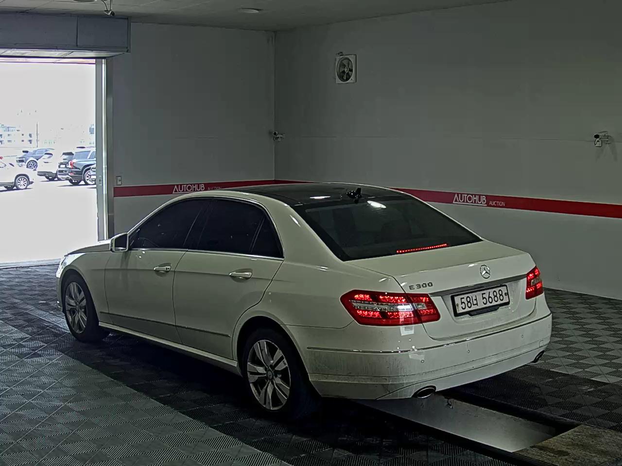 2011 - mercedes-benz e300