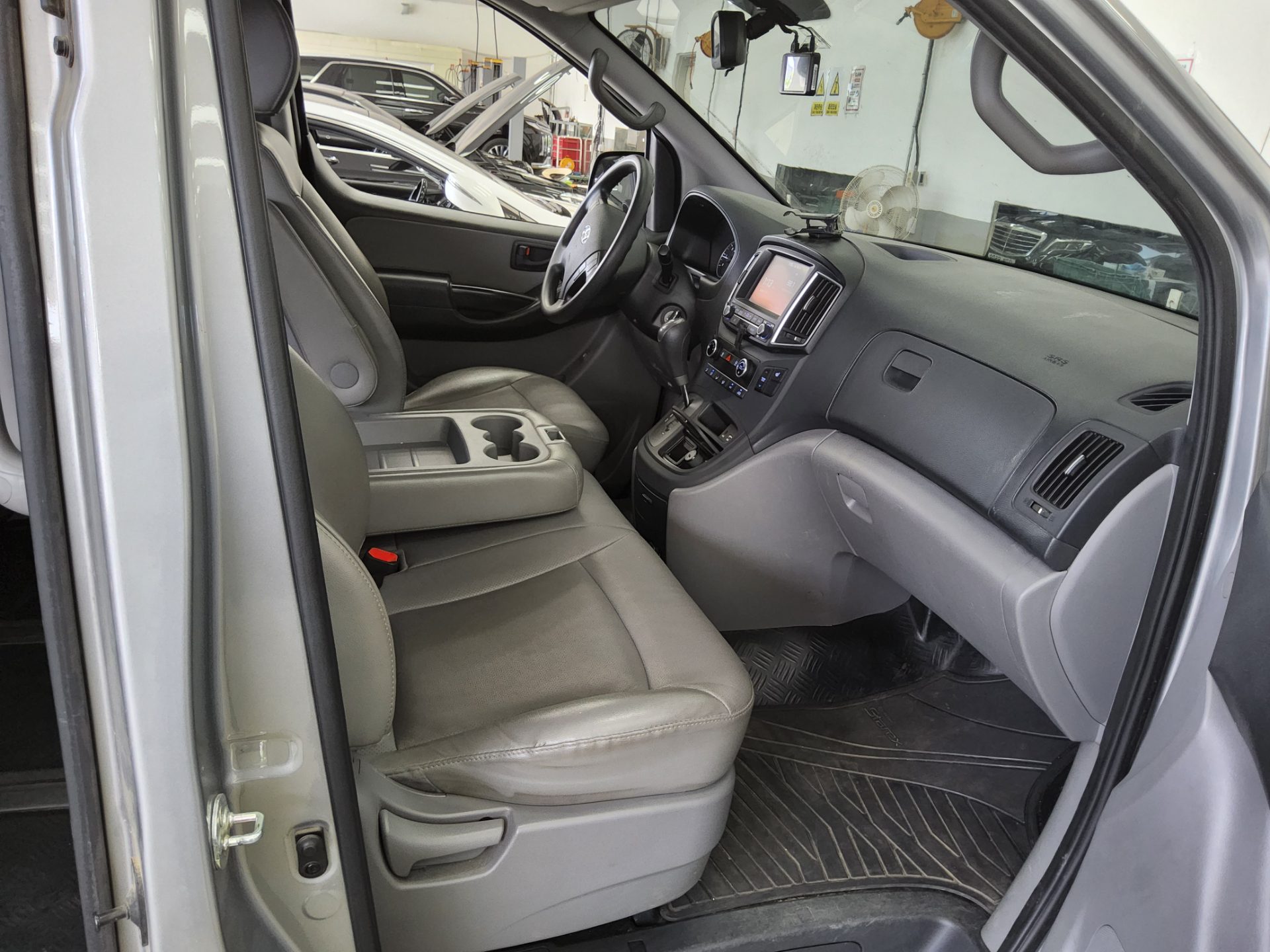 2019 - hyundai grand starex