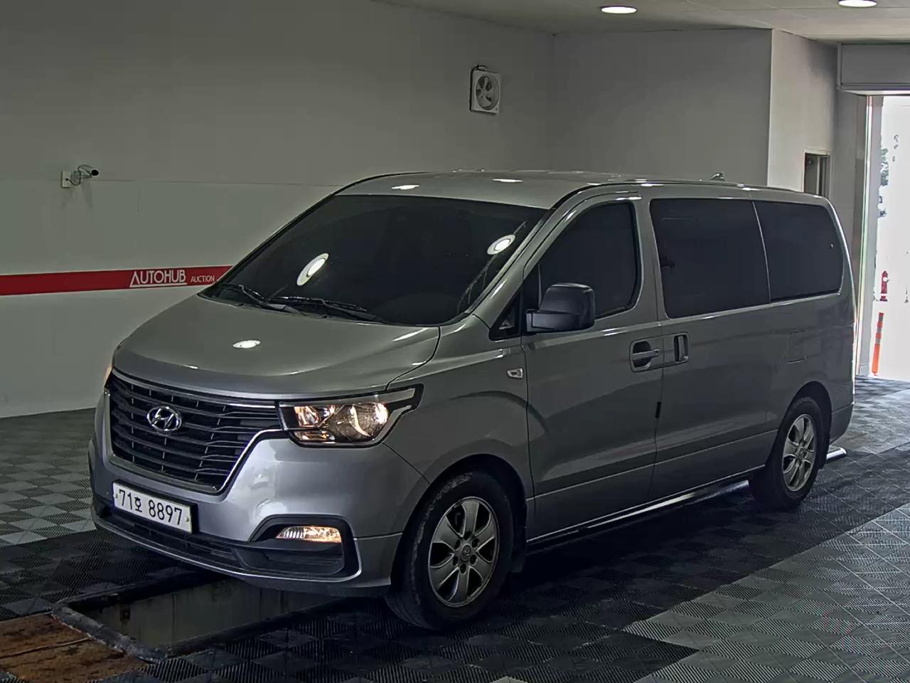 HYUNDAI GRAND STAREX