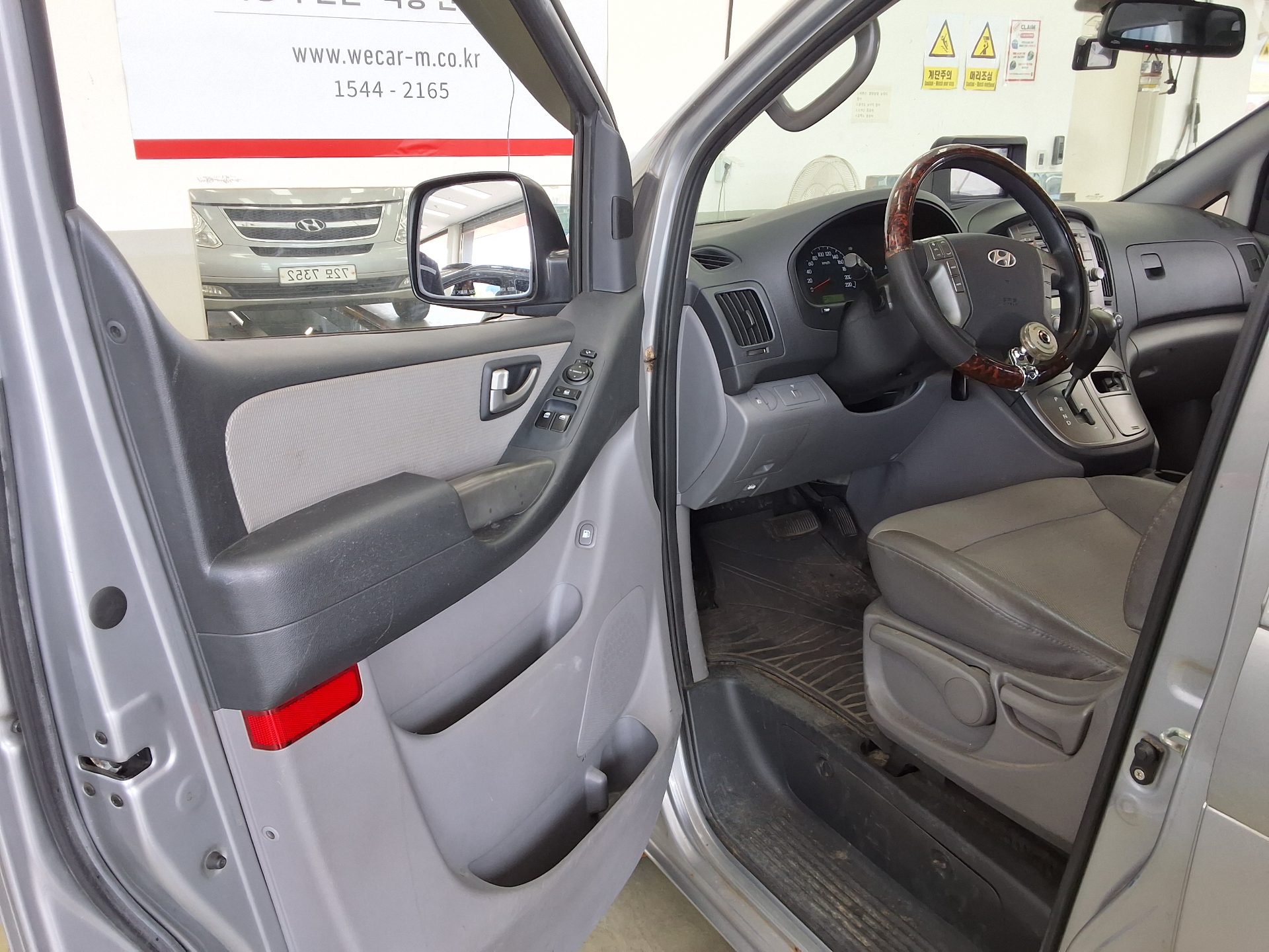 2012 - hyundai grand starex