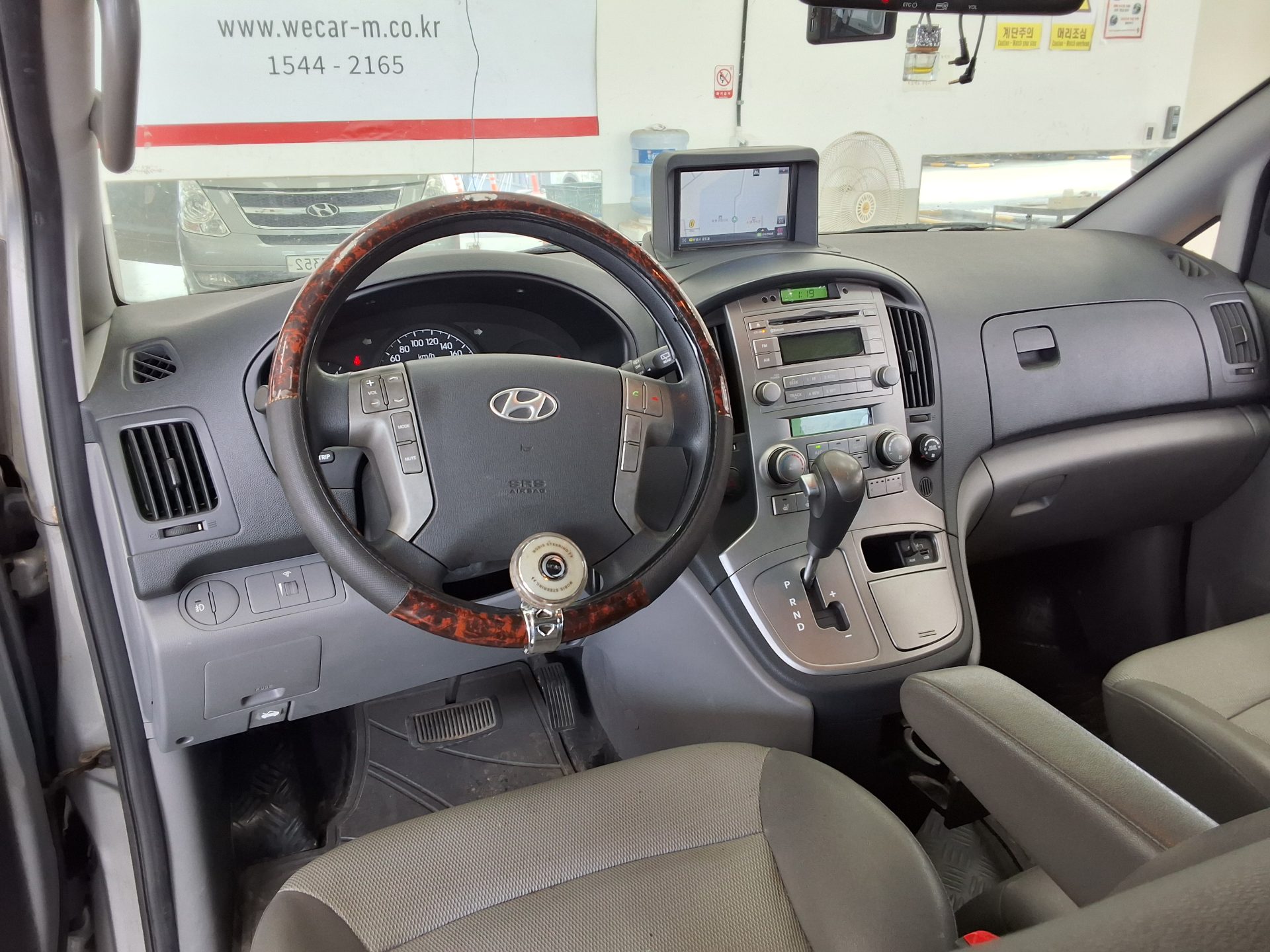 2012 - hyundai grand starex