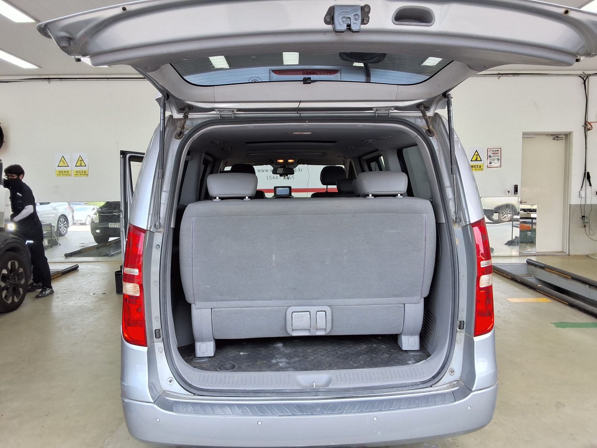 2012 - hyundai grand starex