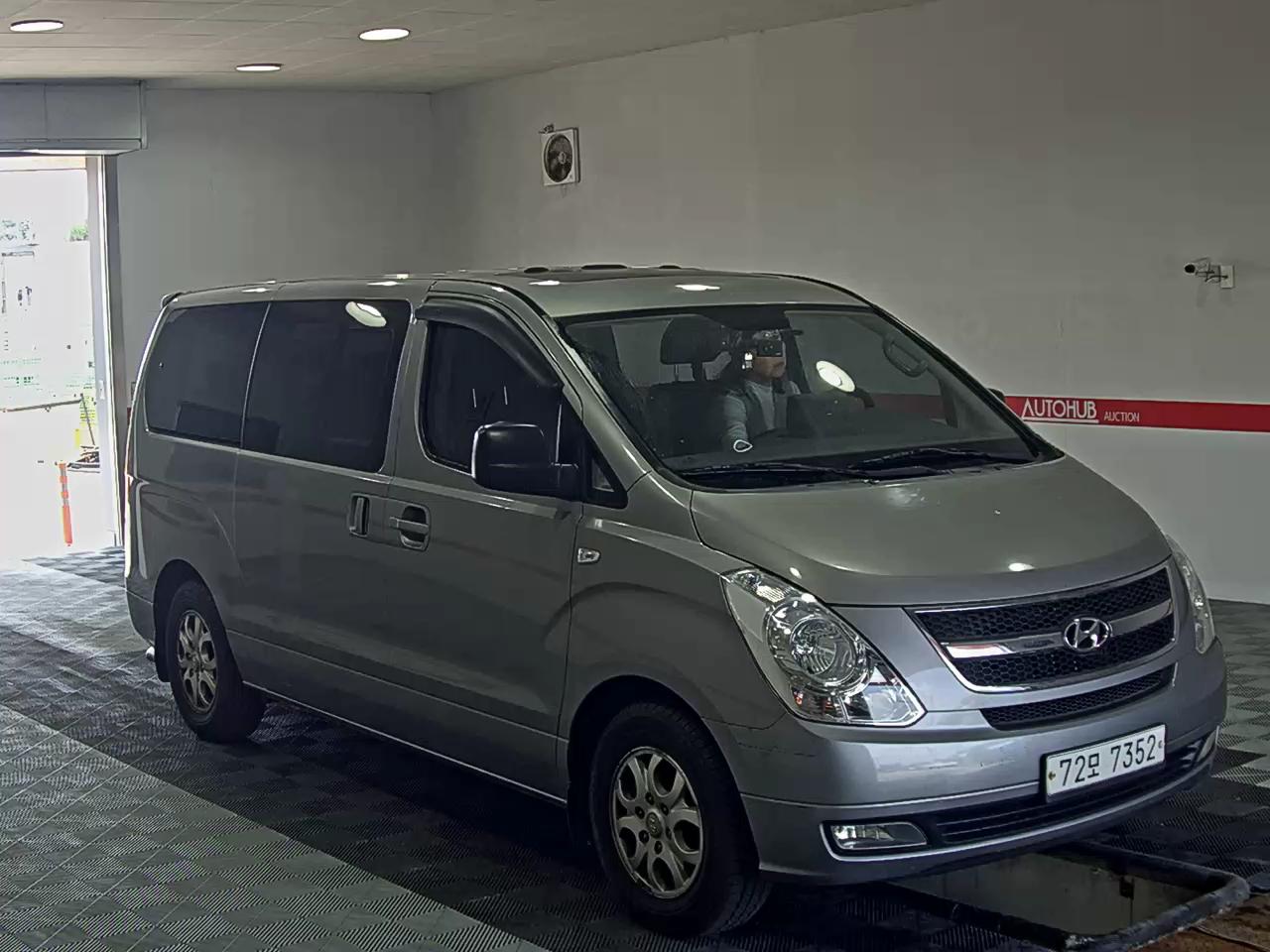 2012 - hyundai grand starex