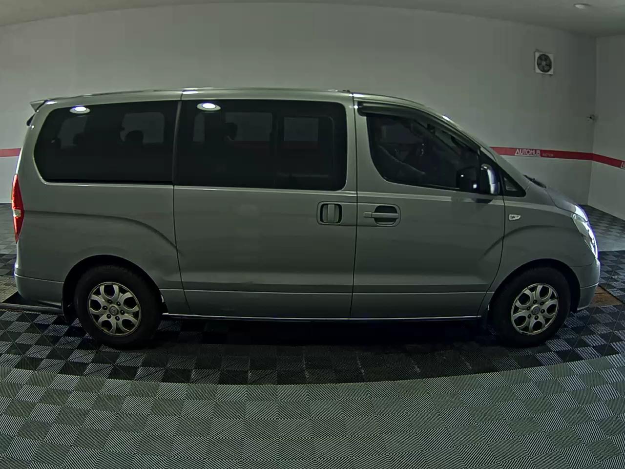 2012 - hyundai grand starex