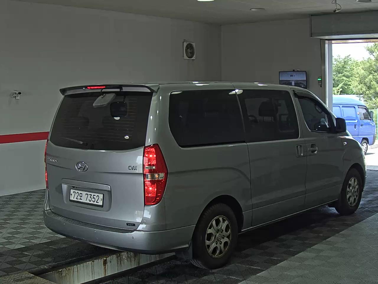 2012 - hyundai grand starex