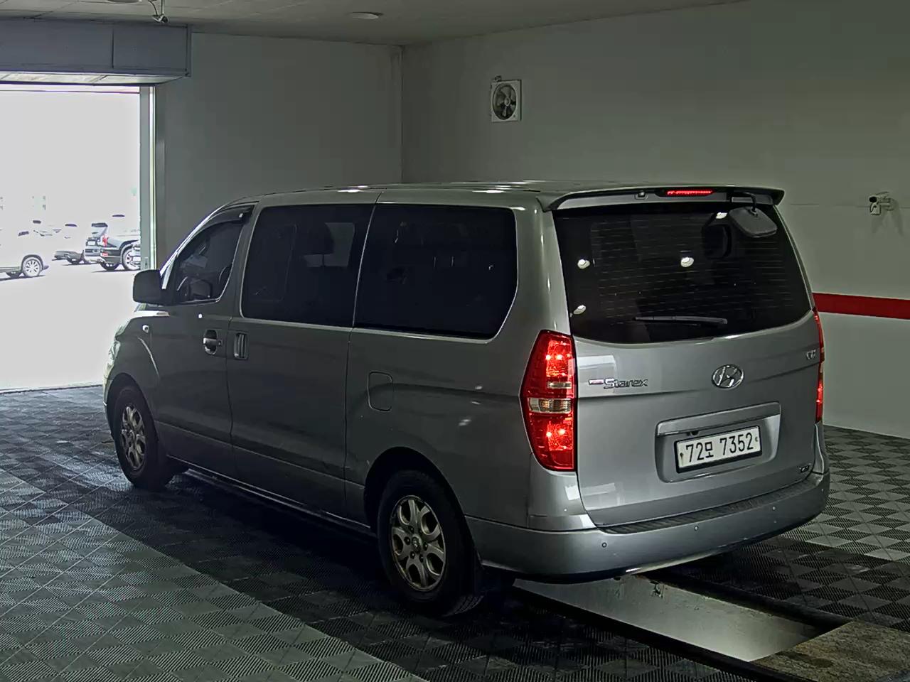 2012 - hyundai grand starex