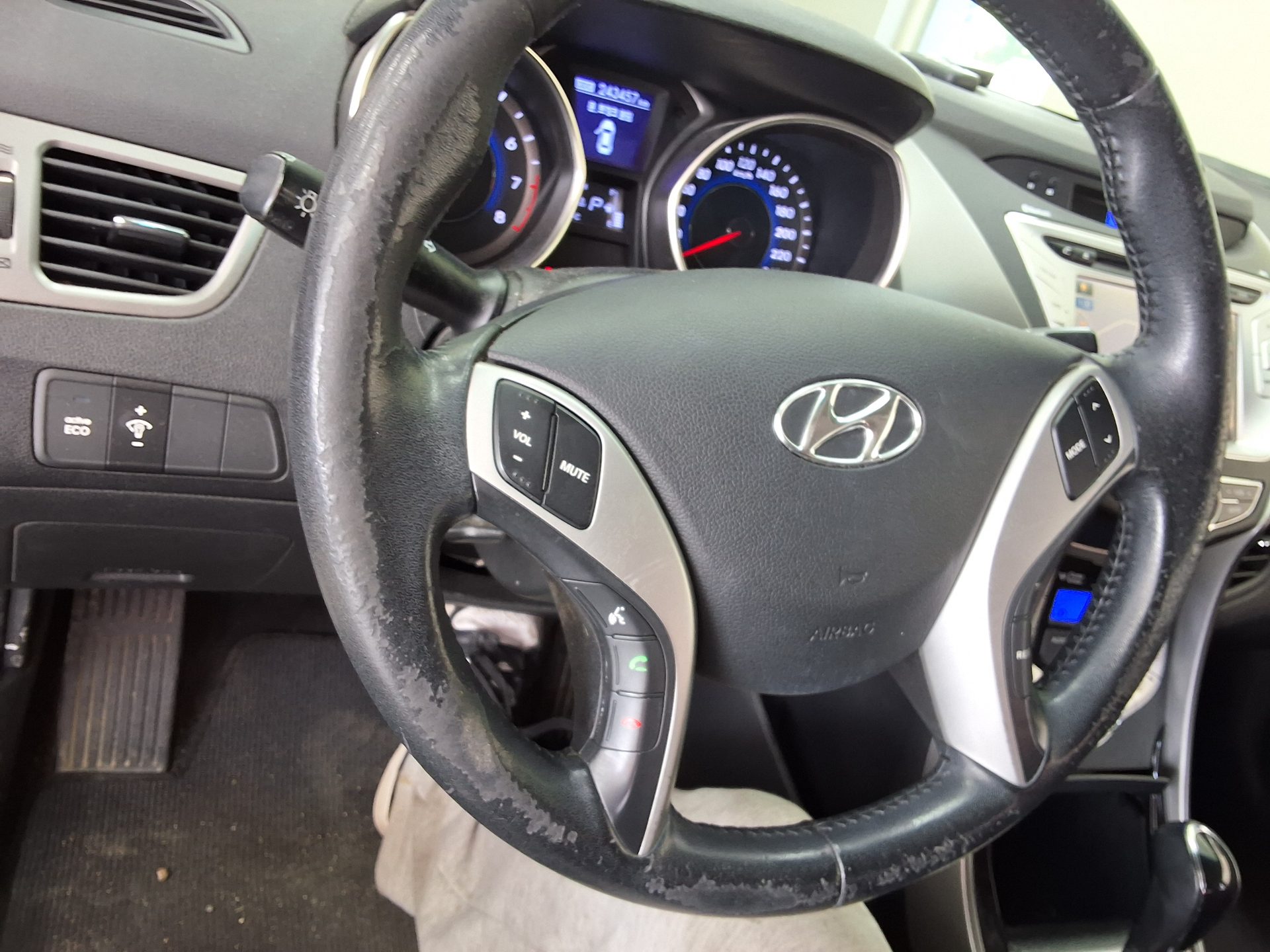 2012 - hyundai avante