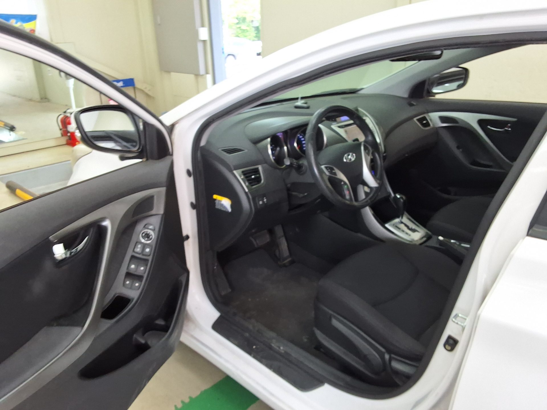 2012 - hyundai avante
