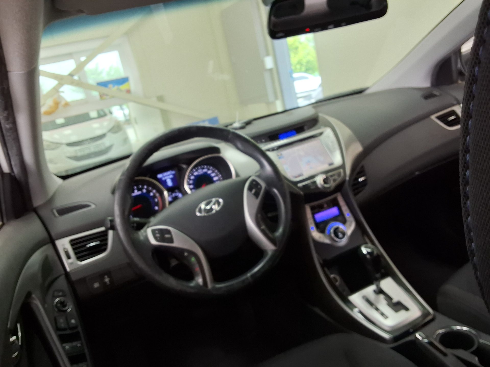 2012 - hyundai avante