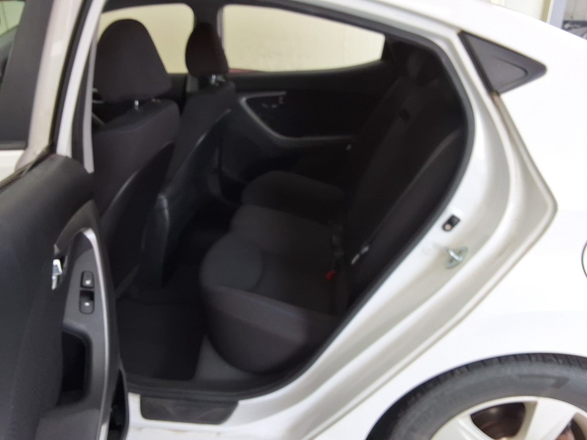2012 - hyundai avante