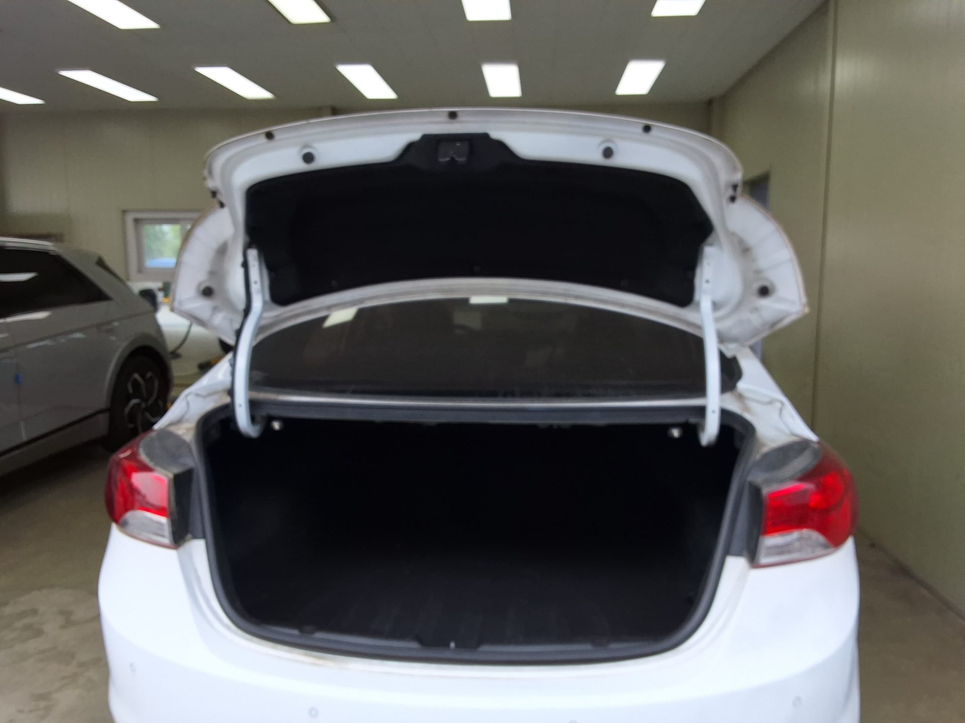 2012 - hyundai avante