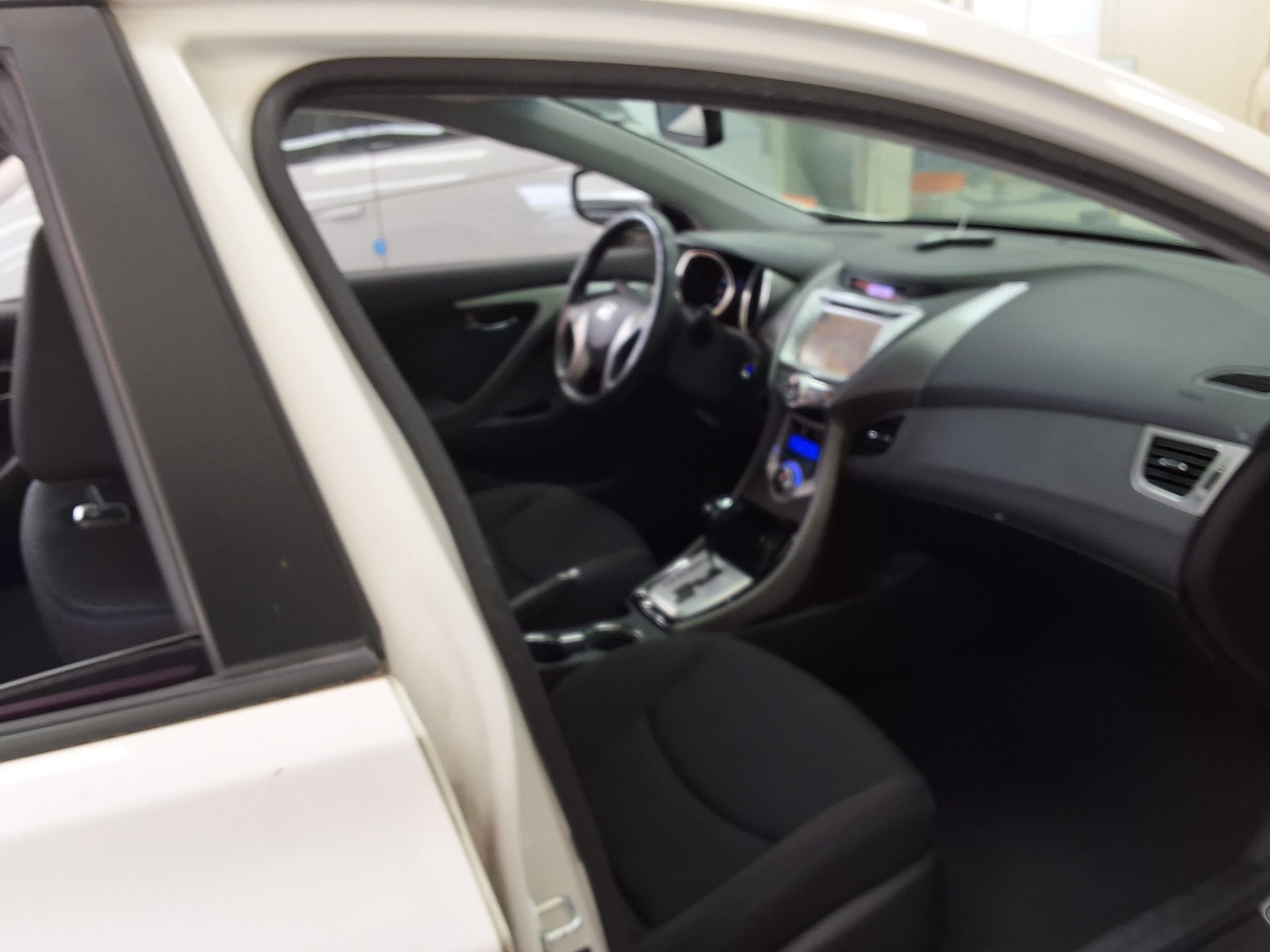 2012 - hyundai avante