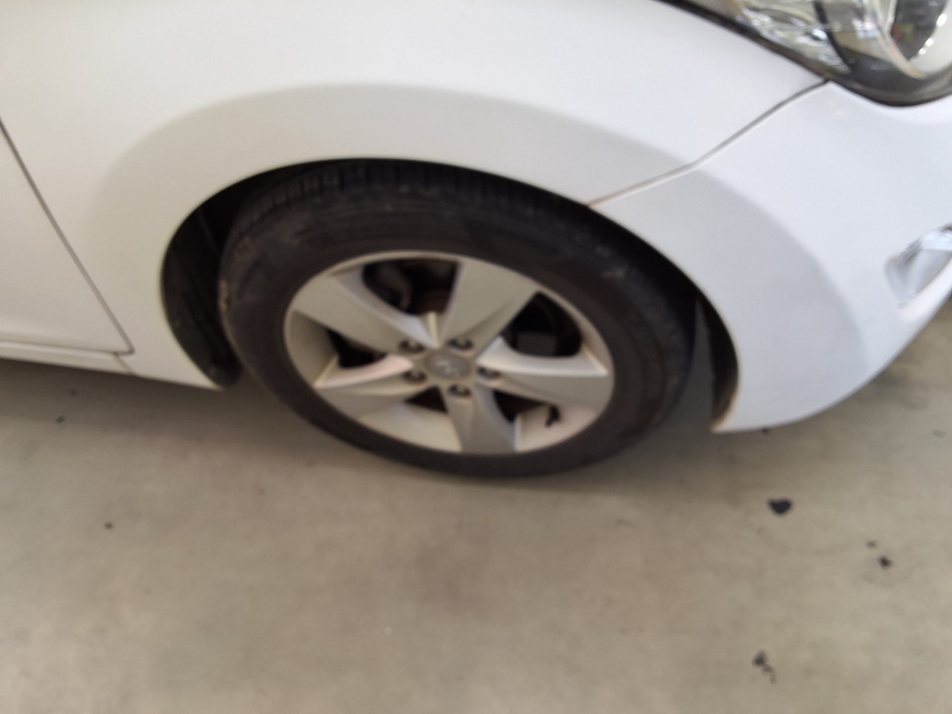 2012 - hyundai avante