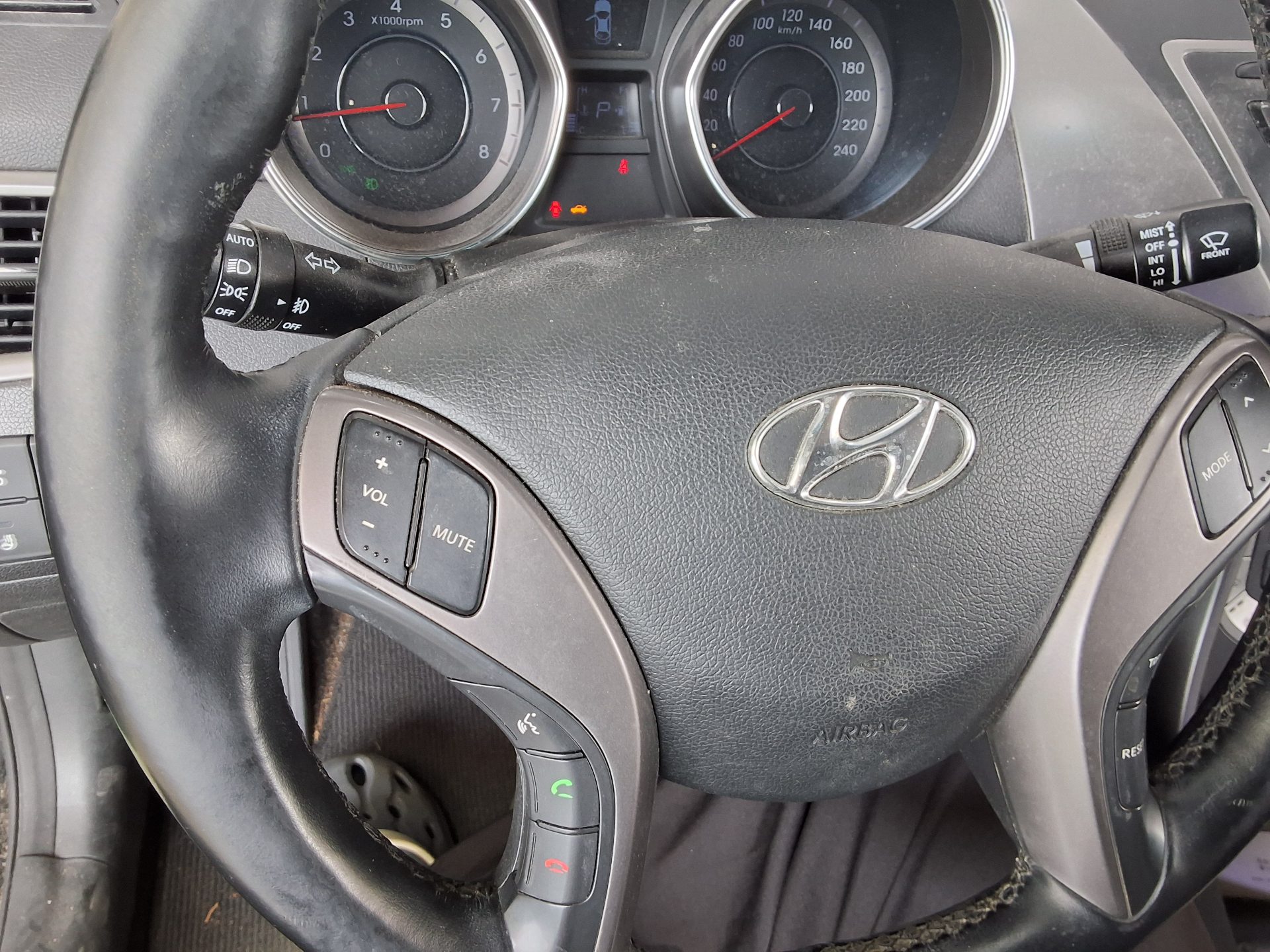2014 - hyundai avante