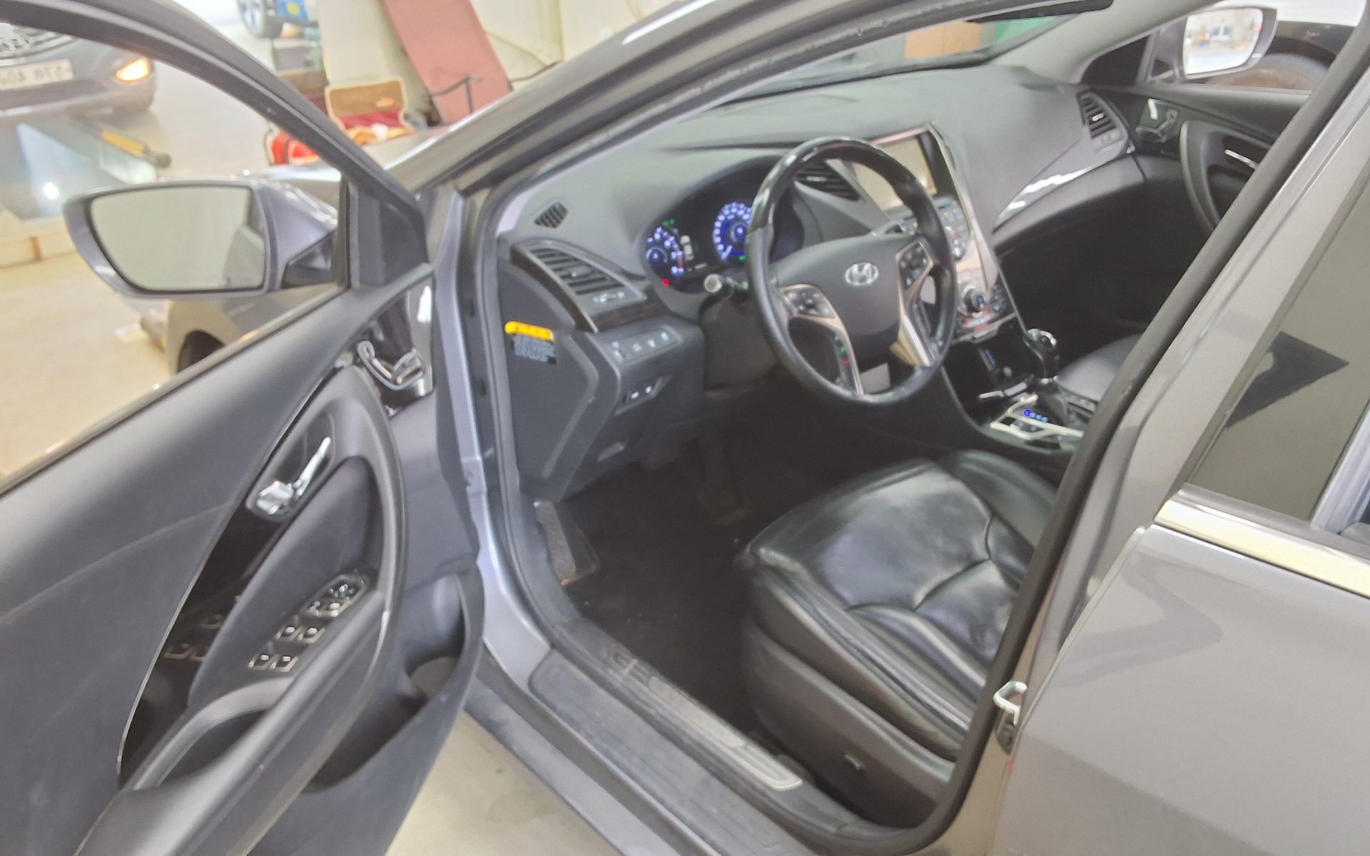 2012 - hyundai grandeur