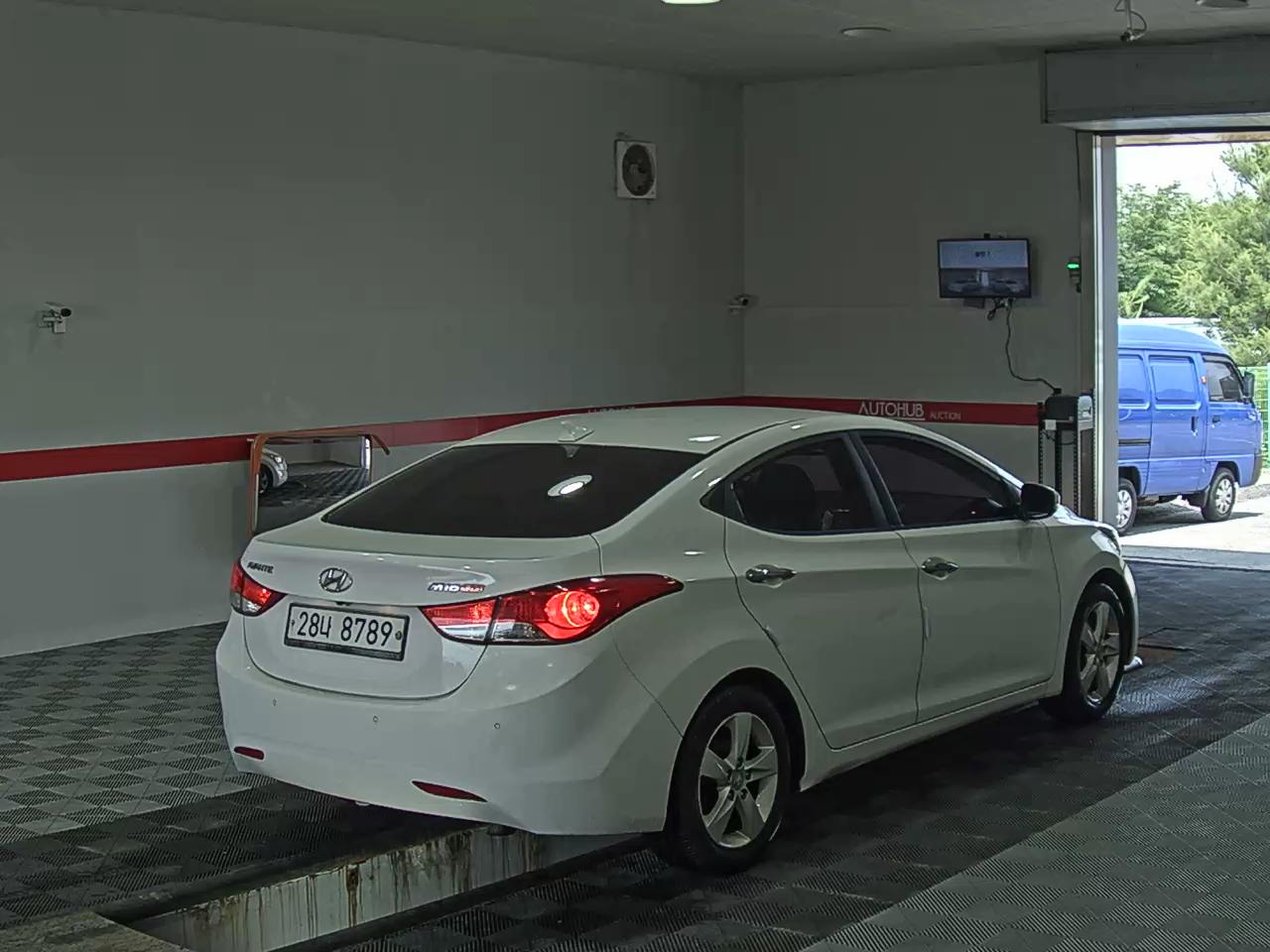 2012 - hyundai avante