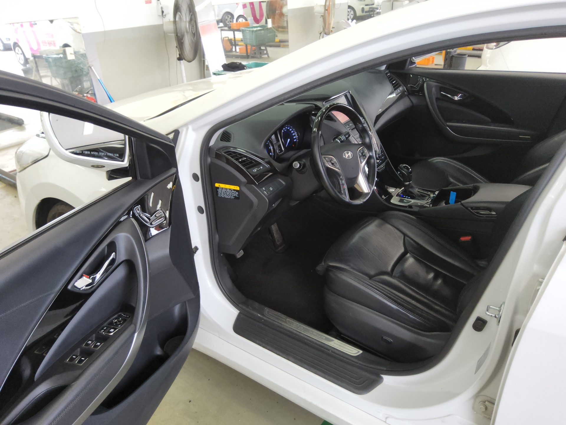 2012 - hyundai grandeur