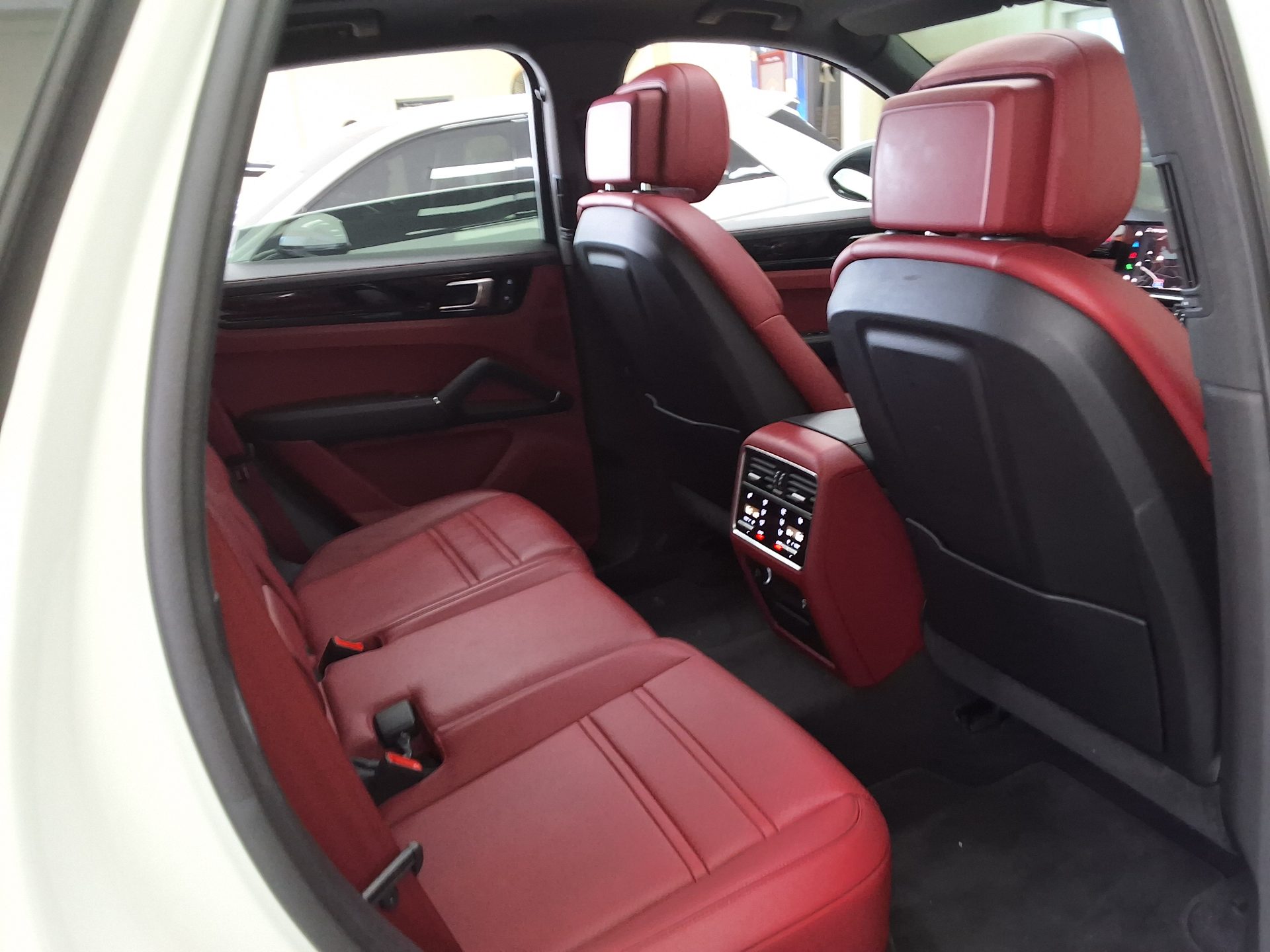 2023 - porsche cayenne