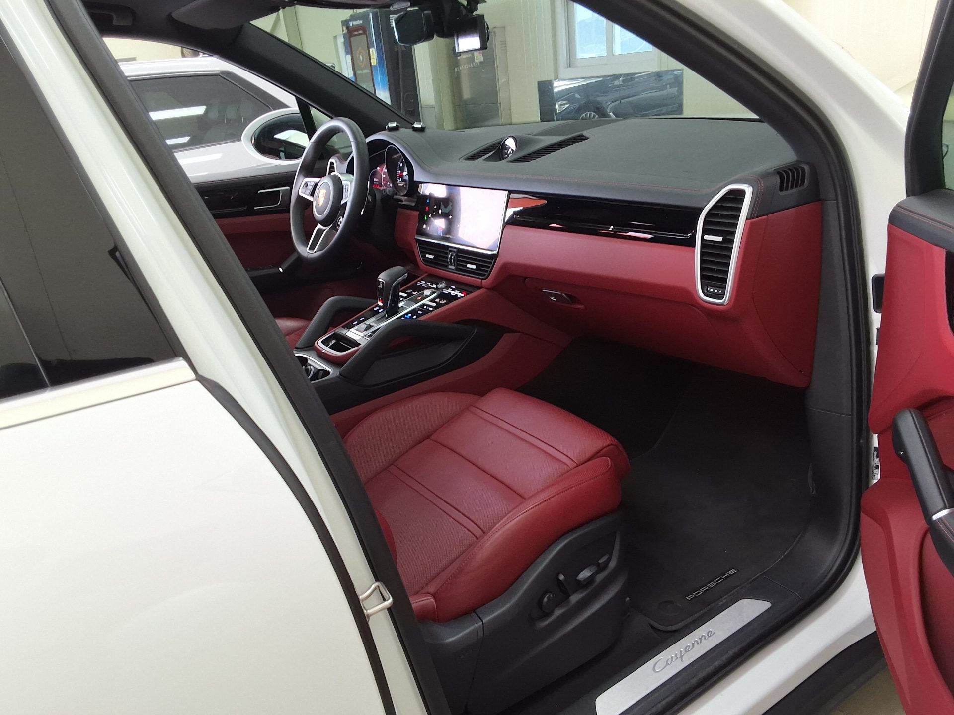 2023 - porsche cayenne