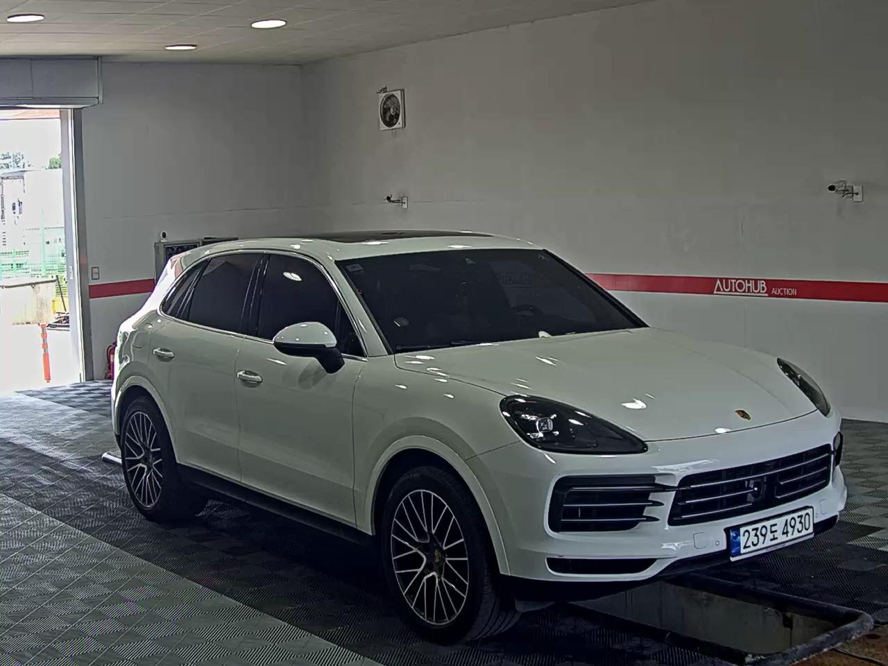 2023 - porsche cayenne