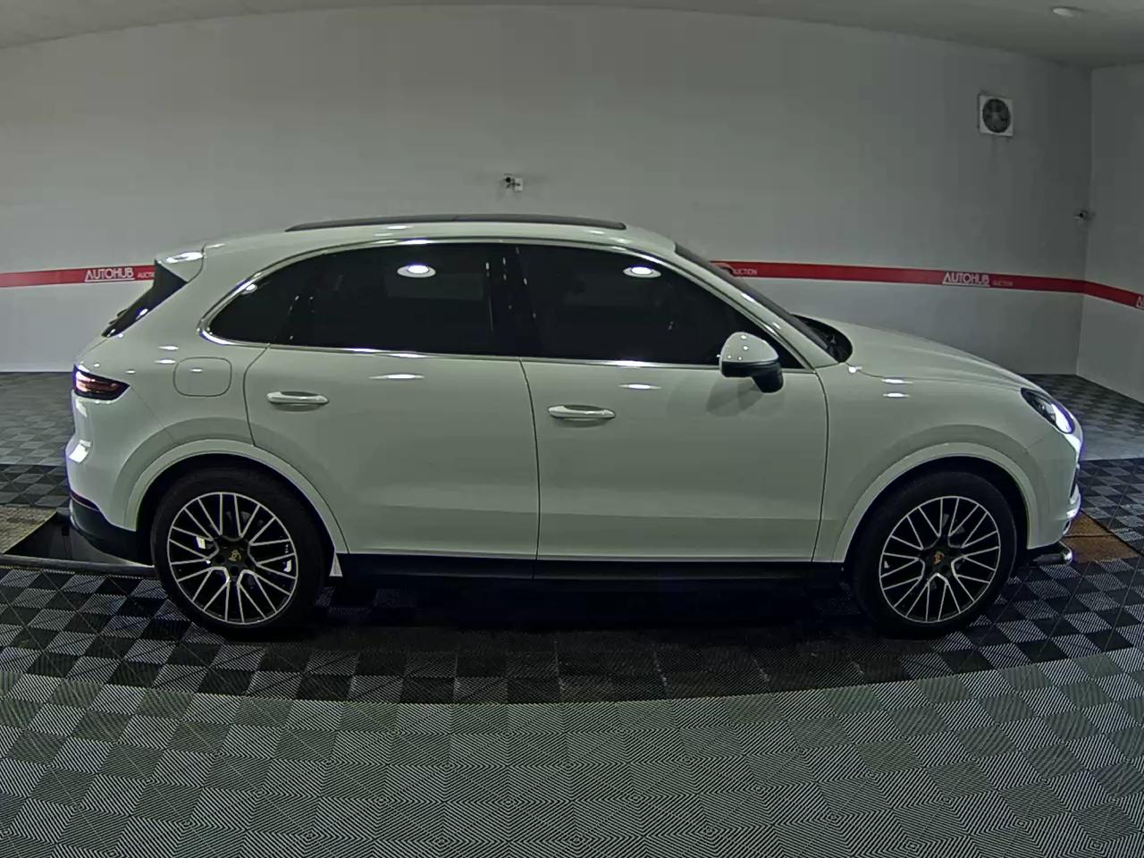 2023 - porsche cayenne