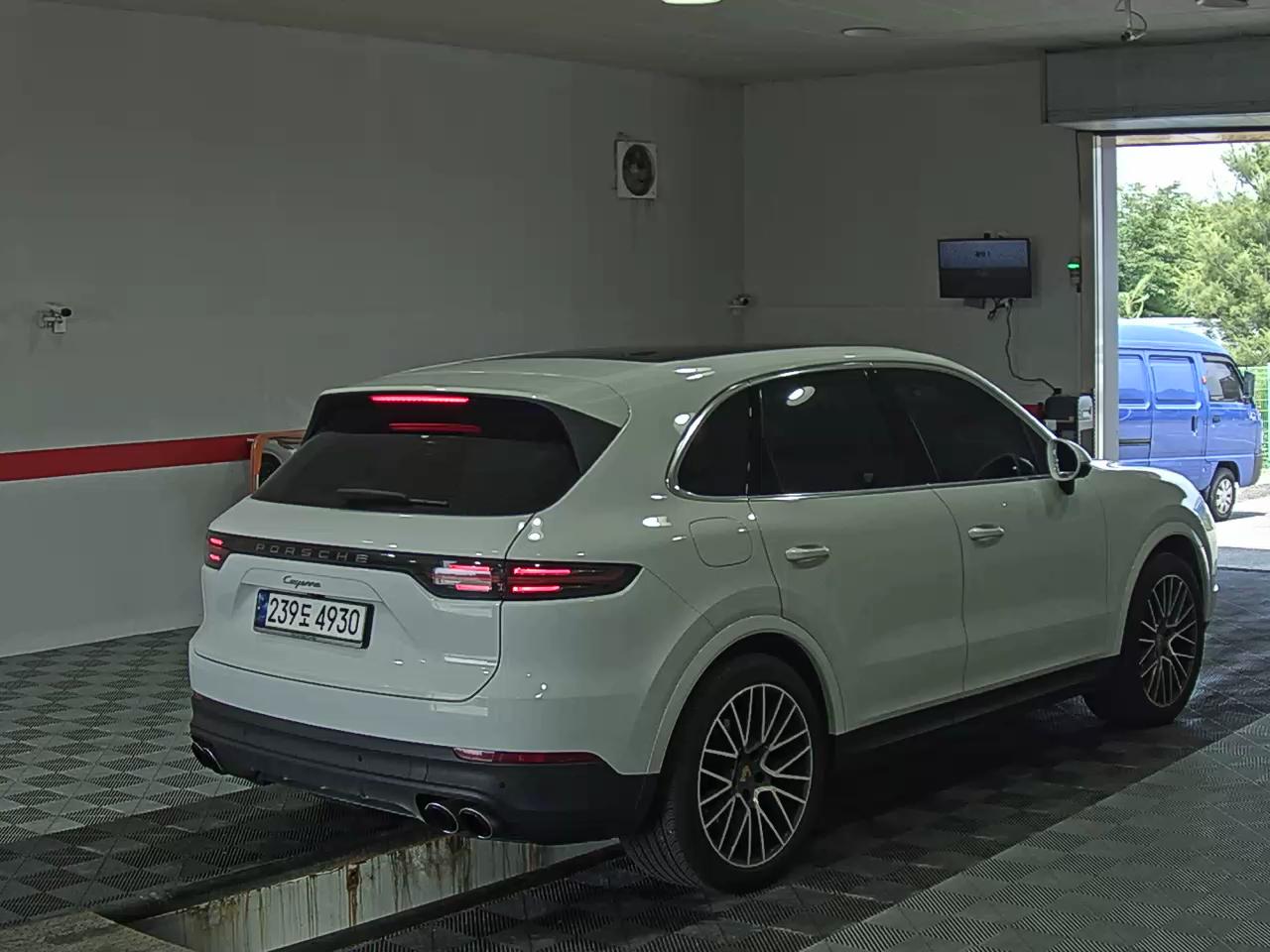 2023 - porsche cayenne