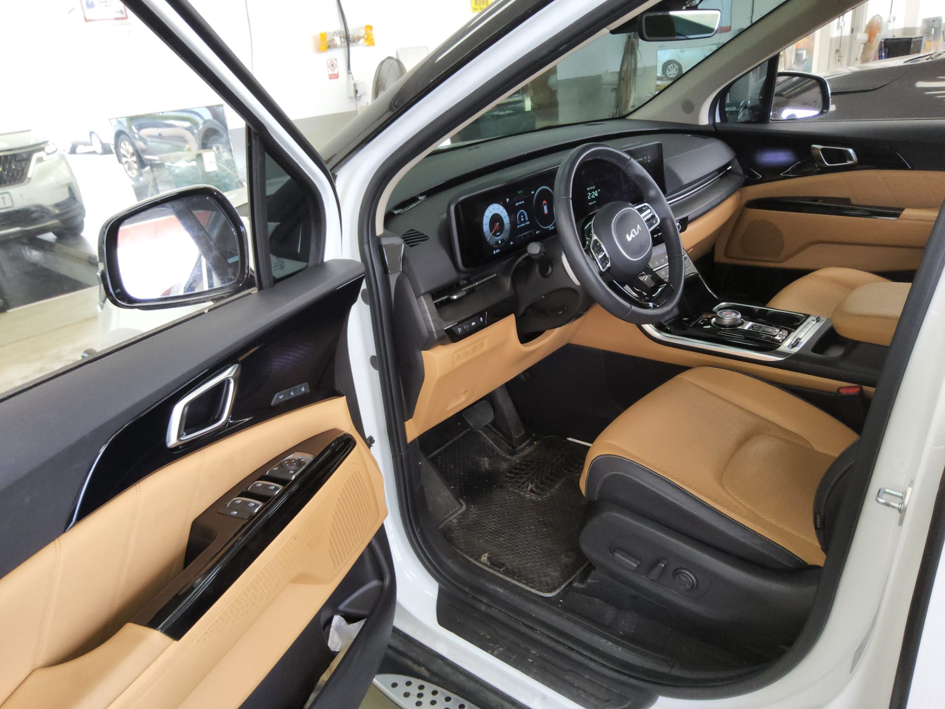 2023 - kia carnival