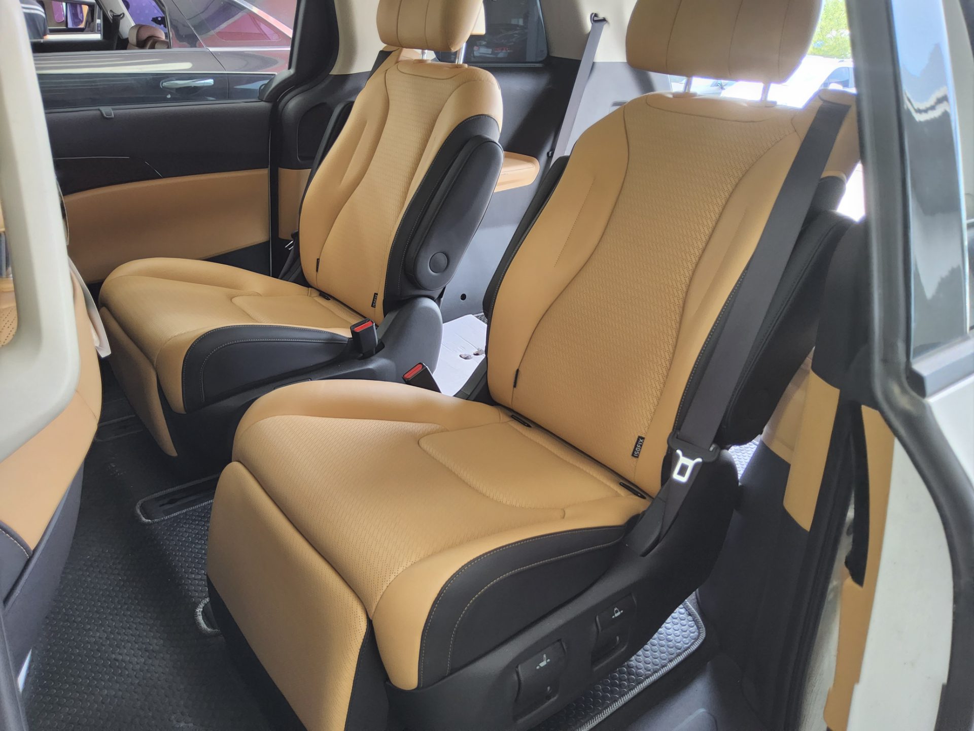 2023 - kia carnival