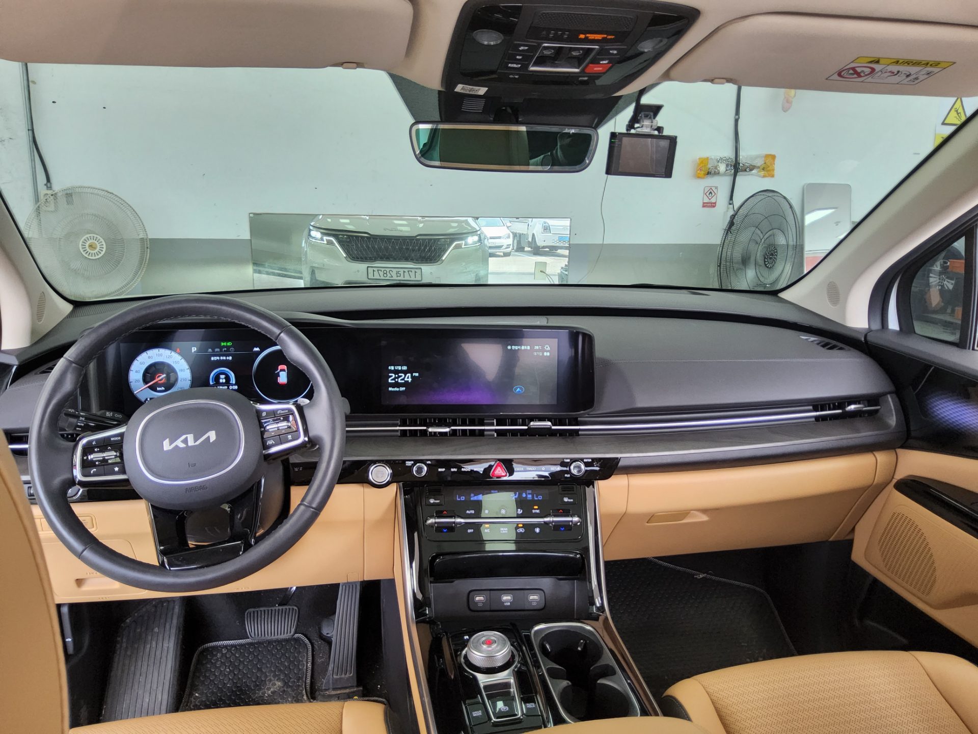 2023 - kia carnival