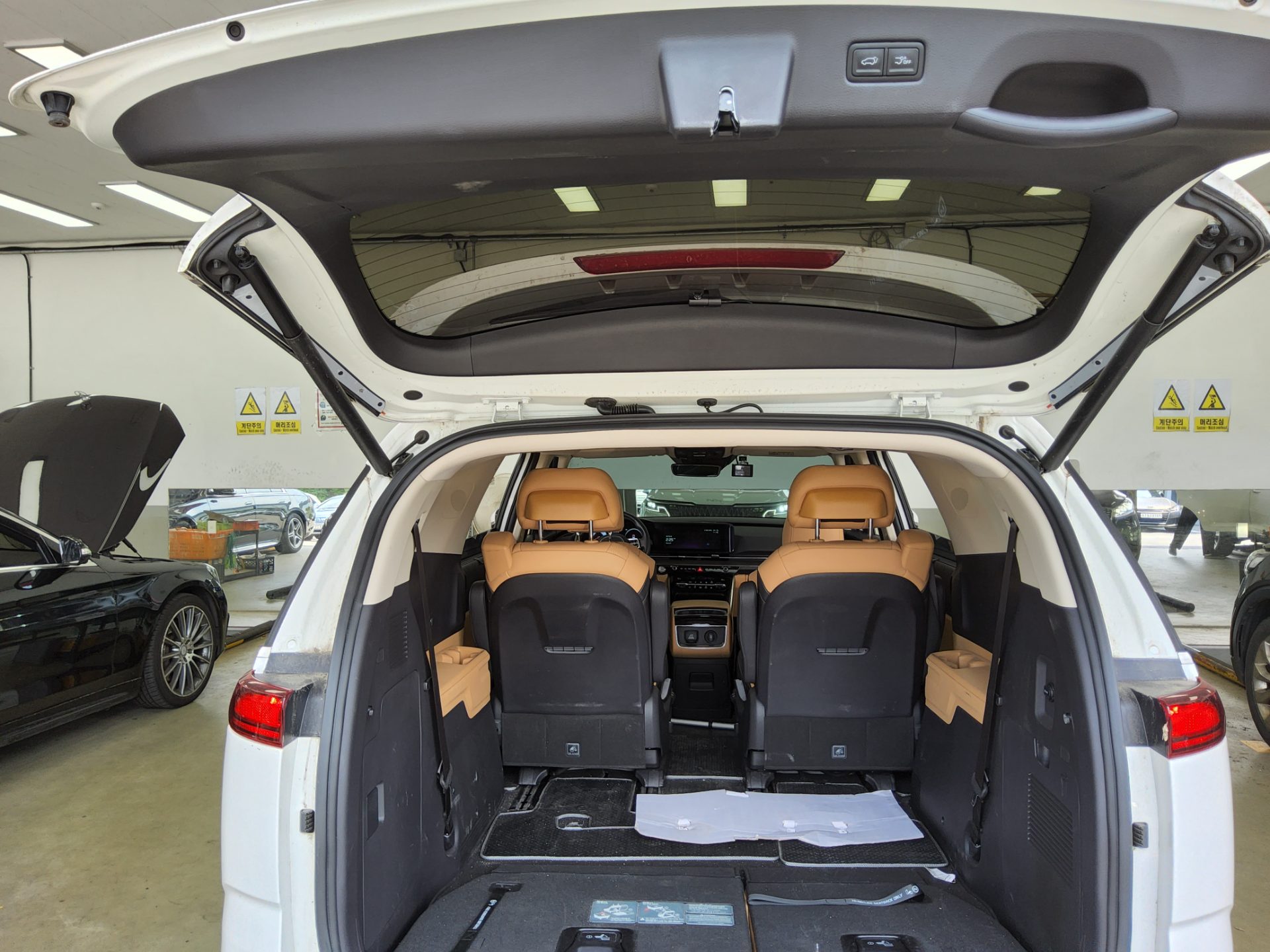 2023 - kia carnival