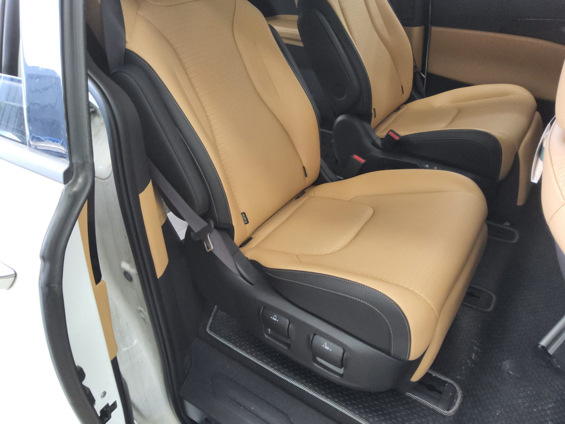 2023 - kia carnival